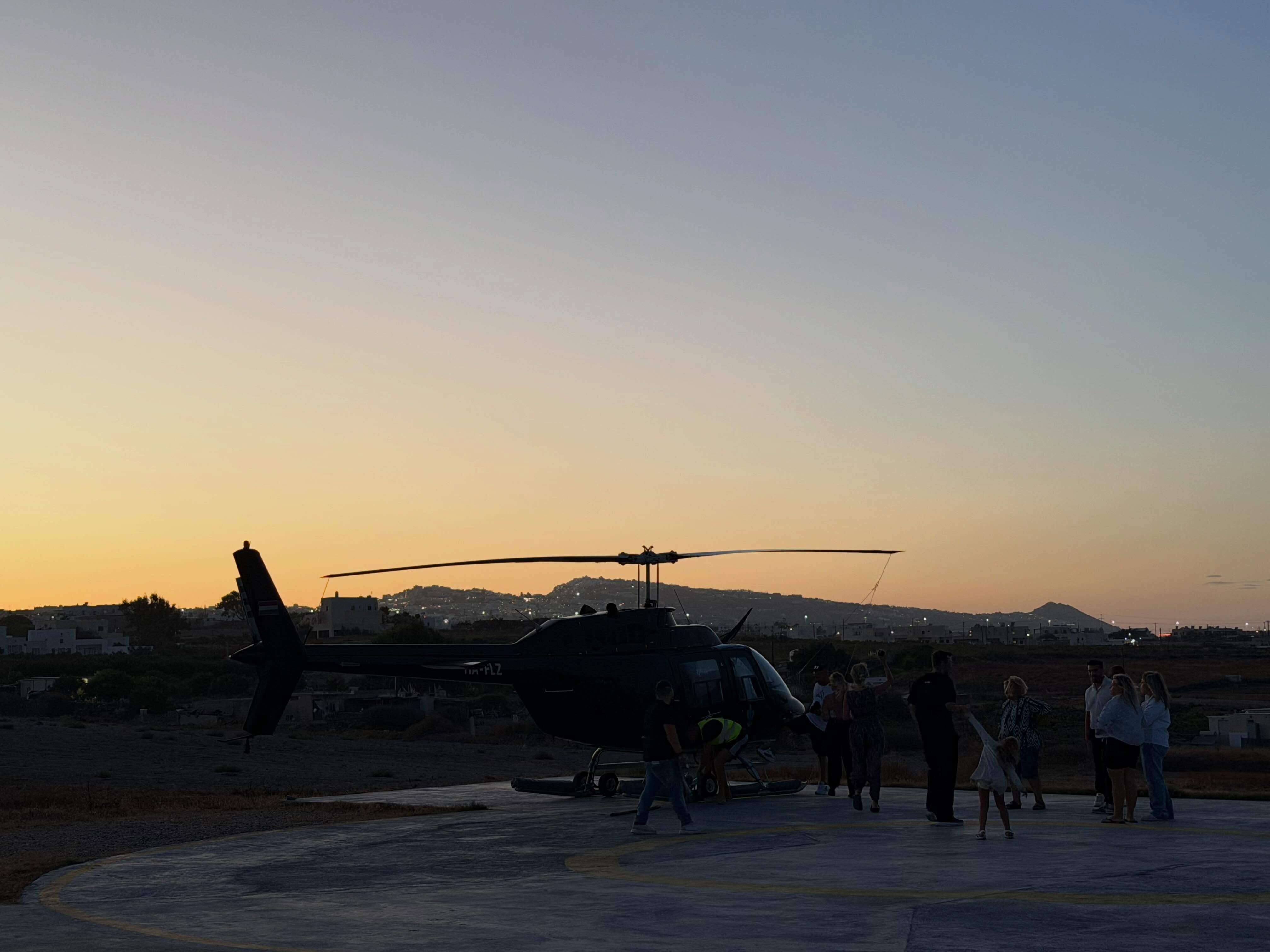 After an amazing sightseeing flight over Santorini, our passengers are enjoying the magical sunset right from our helipad. 🚁🌅🇬🇷#heliflyhelicopterservice #sunset #sightseeing #santori #unforgetabletrip❤️