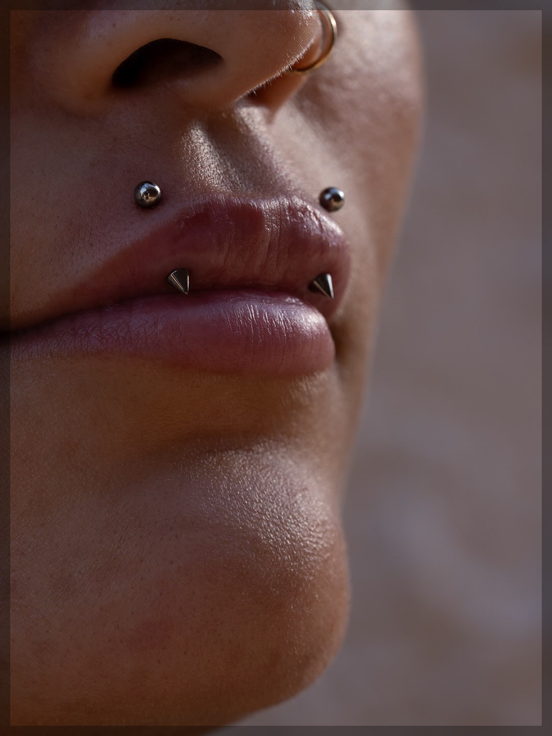 Angel Fangs 🧛♀️
(Two Vertical Lip Piercings)
By @piercingbyroy x @industrialstrengthbodyjewelry ✨
#StayTrueBodyPiercing #SafePiercing #ApPMember #angelfangs