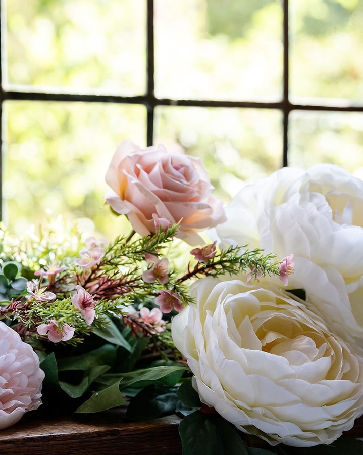 A close up of one of our faux floral arrangements, sitting pretty in the window at @montaguarms_events captured by @lemontreeweddingphotography
Our flowers can be collected 2-3 days before your event, from either Linen & Lace in Ringwood or Jo Hicks in Hythe, meaning one less thing to do close to the day, and saving a delivery fee, just another benefit of hiring from our range.
Check out our websites to see how we can help.
@johicksflowers
#fauxflorals #flowerhire #weddingflowers #silkweddingflowers
