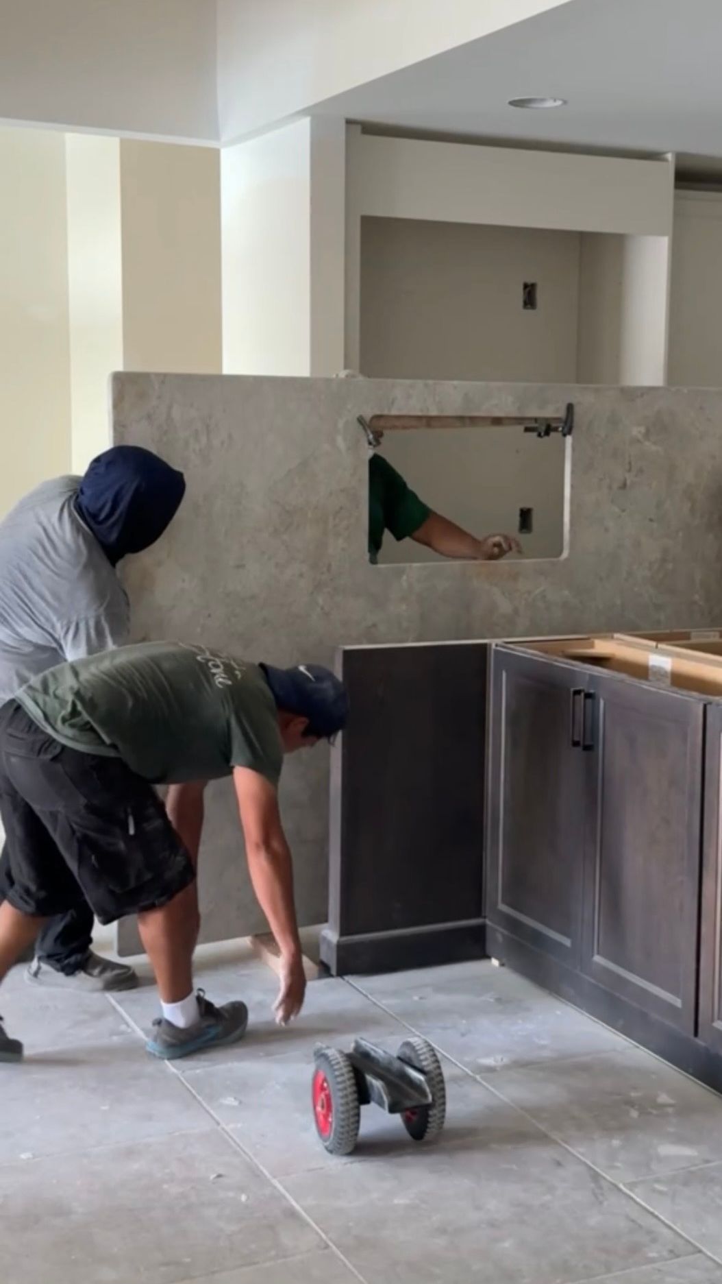 Every slab finds its home. π€ There's something about watching it settle into place that never gets old , the moment a kitchen finally feels whole.
Ready to find the perfect one for yours? Give us a call or stop by the showroom. π 305 Fields Drive, Aberdeen, NC 28315 π (910) 944-3062