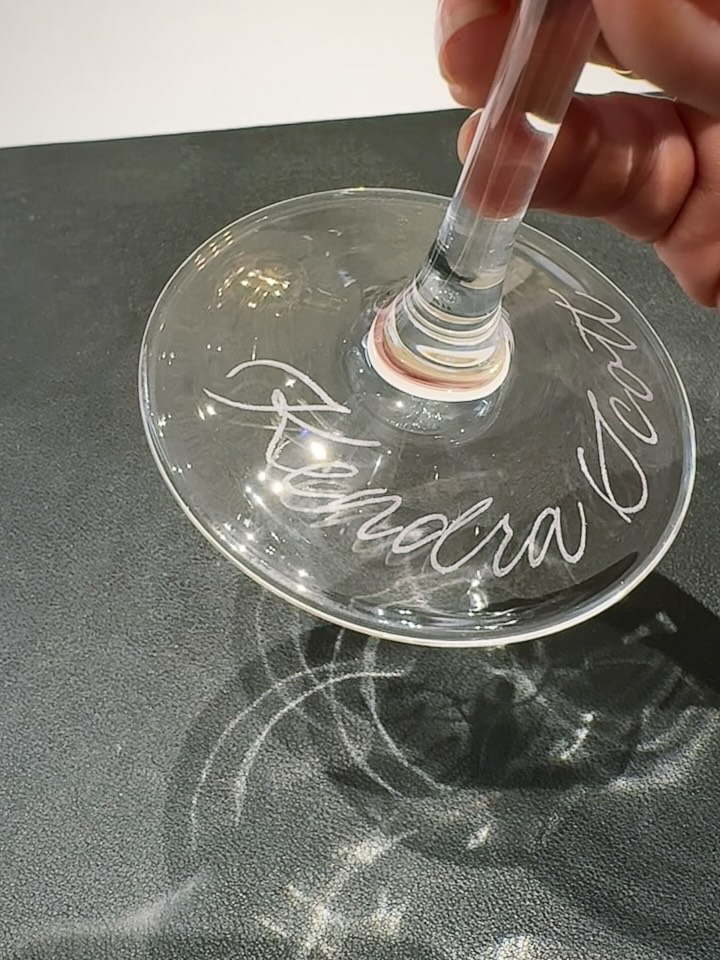 A little taste of my most recent engraving event with @kendrascott β¨
I've been playing around with taking more still videos at events. Why? Because I like it. π In all seriousness, so many videos are edited to be quick. Grab your attention, and get moving. I've realized they just make my brain hurt. So I'm happily experimenting with slowing down, and savoring each moment.
I love the event space. The people watching. Making new connections through craft. Seeing what guests naturally gravitate to. Reading the room. Feeling the overall vibe of the space, and allowing myself to fit in with that as naturally as I can. It's all part of being a live event engraver. π
Thrilled to finally have worked with @kendrascott after several years of the calendar not quite lining up. If you're looking to illuminate your event, feel free to reach out. I'm always happy to chat any and all things in the event space. π
With love and light,
Dawn
Orlando Events | Tampa Events | Florida Events
Engraving | Hot Foiling | Calligraphy
Calligraphy and live event artistry for luxury brands, corporate activations, and unforgettable events