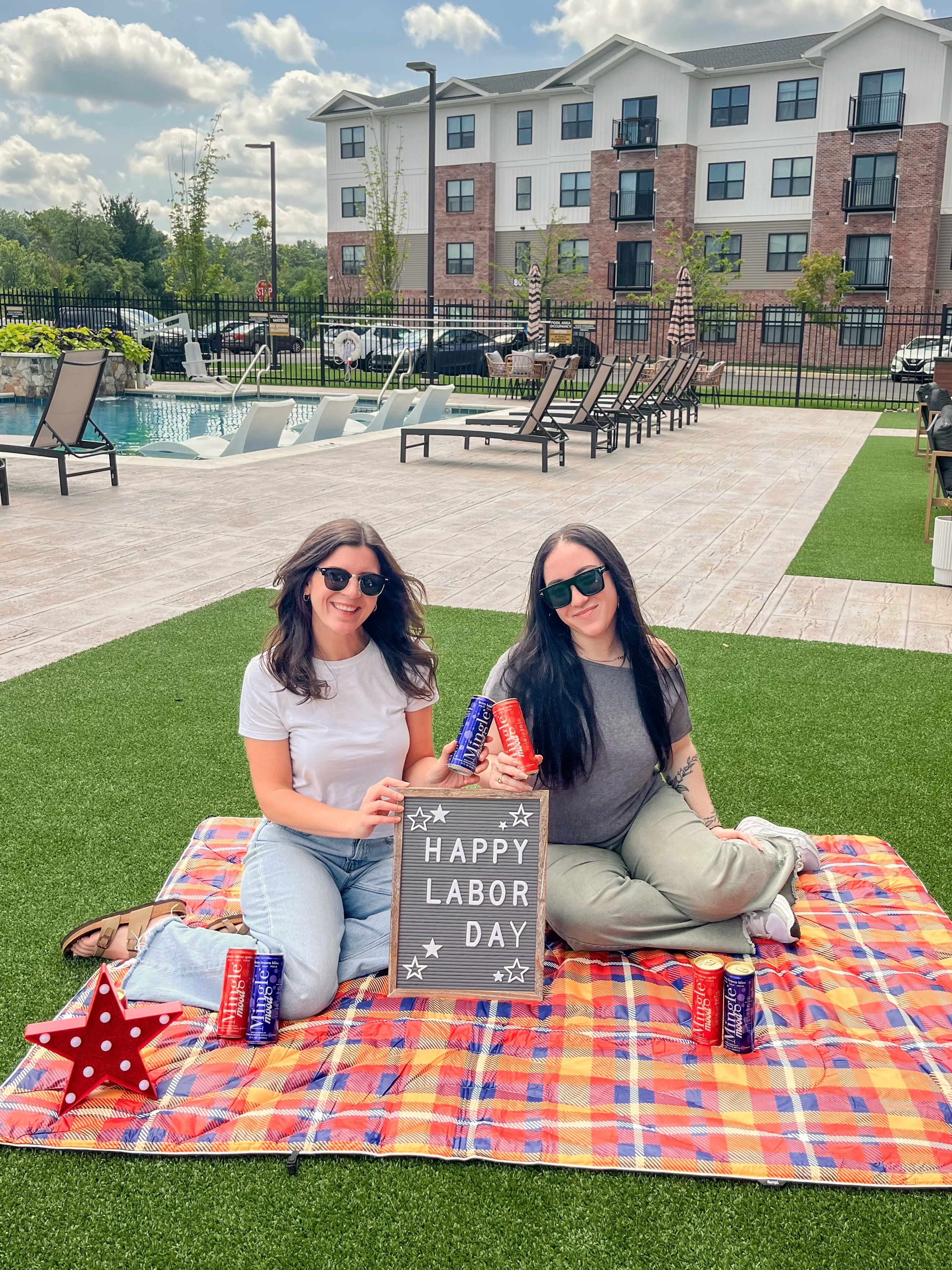 Summer isn’t over until we say it is! Spending the three-day weekend right where we belong—sunbathing, catching up with neighbors, and pretending midterms don’t exist yet. ☀️
#CollegeTownCommunities #LiveWithin