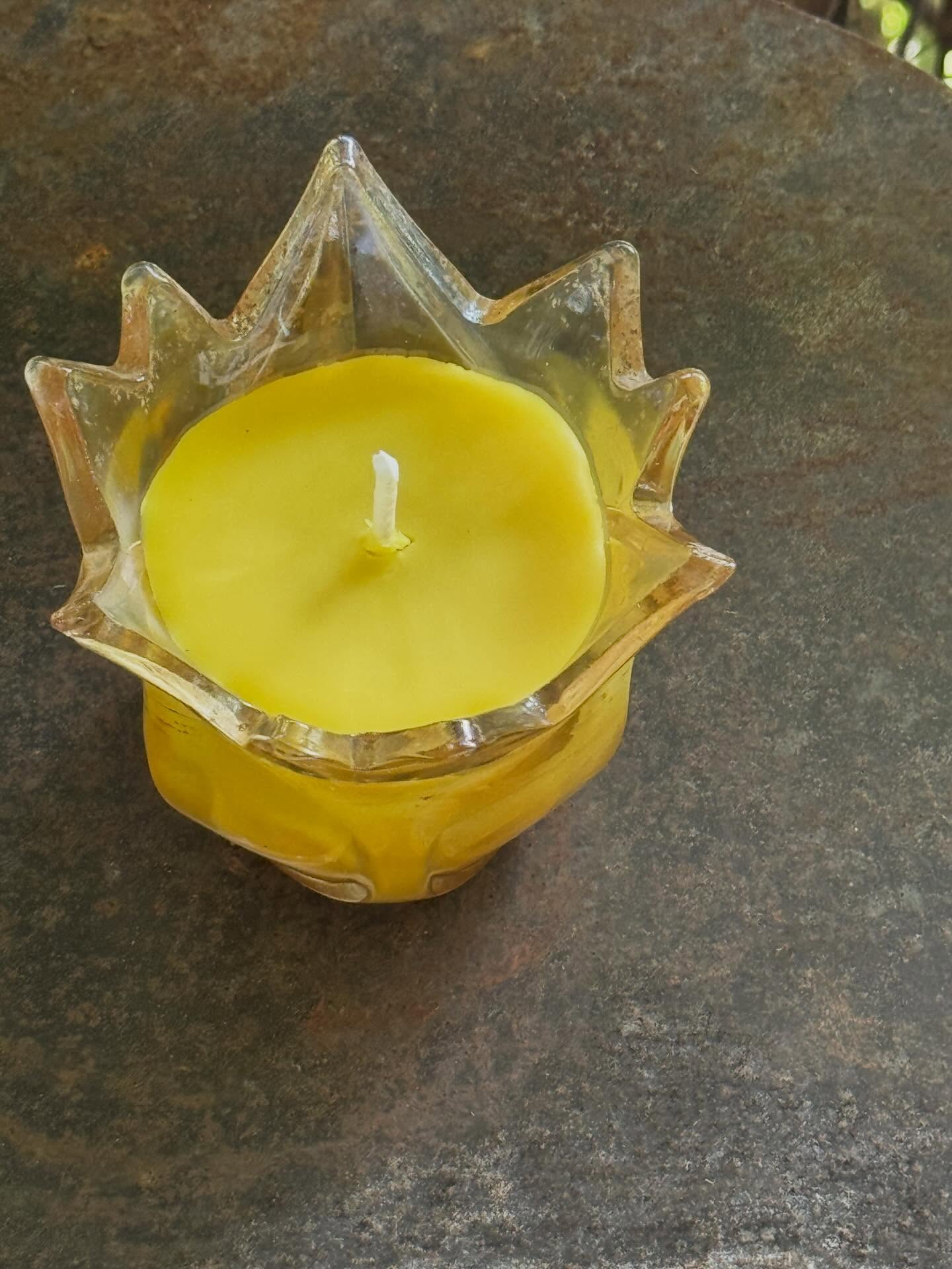 Orange Basil Vetiver Beeswax candles- and you know it secretly has turmeric and oud ❤️
found 10pcs of these antique colored crystals