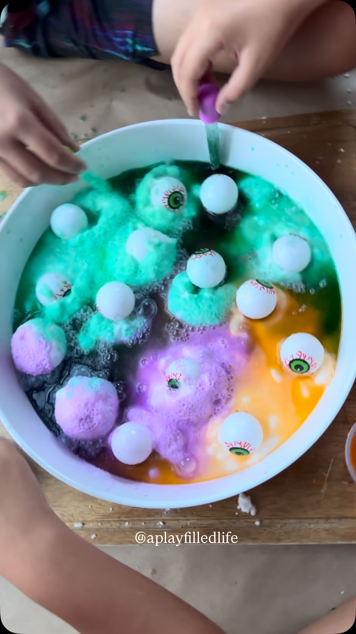 I have been holding off because it is still over 100° here everyday butttt I think it’s time for some festive fun!
These fizzy eyeballs are a not-so-spooky surprise and so much fun!
Mix baking soda + water in a bowl until it forms a paste- start slow with the water and mix in until you can make a ball with it. Hide your eyeballs inside and freeze (you can skip this part if you’re too excited to wait).
Squirt some food coloring into white vinegar and squirt away!
What questions do you have?