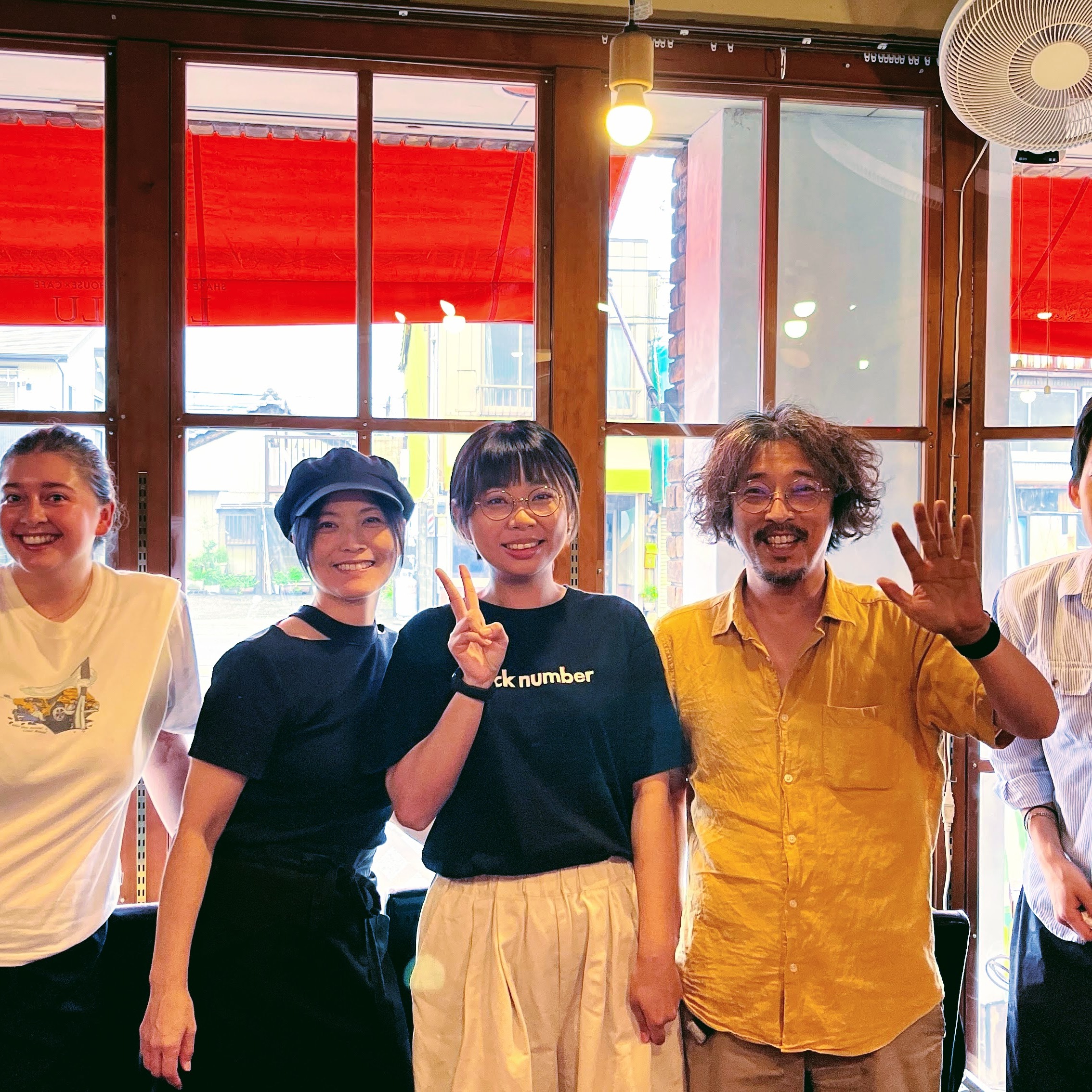 ボランティアヘルパーとして1ヶ月以上ルルルを支えてくれた、台湾出身の「パン」が遂に卒業の日を迎えました!🇹🇼✈️
1年間の日本滞在を締めくくり、いよいよ台湾へ帰国します。
日本語がとっても上手で、話していると「もうほとんど日本人じゃない!?」と思ってしまうほど!日本各地を旅しながら働いた1年間は、本当に充実していて楽しかったそうです。
いつも静かで控えめですが、黙々とコツコツ掃除をこなしてくれる姿は本当に頼もしかった!
台湾へ戻る直前には「しまなみ海道」を渡ったり、山口県を訪れて「日本の歴史」に触れる旅をするんだそう。最後まで日本の旅を全力で楽しんできてね!
パン、1ヶ月間たくさんのサポートを本当にありがとう!またいつでも日本、そして高知のルルルへ帰ってきてね!チャイチェン(再見)!👋✨
---
Pan, our wonderful volunteer helper from Taiwan who helped us for over a month, has finally graduated! 🇹🇼✈️
After finishing her one-year working holiday in Japan, she is finally heading back home to Taiwan.
Her Japanese is so amazing that she almost sounds like a native speaker! She told us that traveling and working all over Japan during this past year was an unforgettable experience.
She was quiet and gentle, but always worked so hard and kept everything sparkling clean—she was truly a reliable member of our team!
Before flying back, she is planning to cycle the Shimanami Kaido and visit Yamaguchi Prefecture to explore Japanese history. Enjoy your last trip in Japan!
Thank you so much for all your help over the past month, Pan! You are always welcome back to LuLuLu in Kochi! 👋✨
.
.
.
【Lululu Info】
🎸 生演奏 (Live Music): 17:30〜
🍛 カレー夕食交流会 (Free Curry): 18:00〜
🚃 アクセス: 路面電車「旭町一丁目」すぐ(中心部まで10分)
🏪 隣にコンビニあり!
🏠 ご予約・詳細はこちら(公式サイト)https://www.officelululu.com/blank-4
【Lululu Info】
🎸 Live Music: 17:30〜
🍛 Curry Dinner: 18:00〜 (Free for guests!)
🚃 1 min from Tram Stop / 10 min to Downtown
🏪 Convenience store is right next door!
🏠 Reservation (Official Site) https://www.officelululu.com/blank-4
#高知 #高知観光 #高知一人旅 #ゲストハウス #高知宿 #交流を楽しめる宿 #高知市 #ルルル #国際交流 #ボランティアヘルパー #ワーキングホリデー #Kochi #Shikoku #JapanTravel #Guesthouse #Ohenro #LiveMusic #TravelJapan #WorkingHoliday #Taiwan