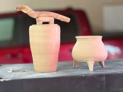 A work in progress shared by one of our studio members. š
This is one of our favorite stages to see. The forms are there, the ideas have taken shape, but thereās still more to come.
Canāt wait to see where these pieces go next!