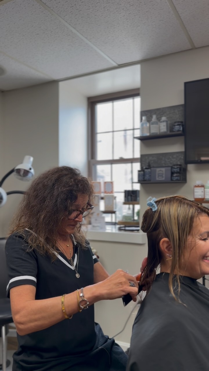 A salon experience that feels a little more personal.
One chair, one stylist, and an appointment that’s completely focused on you. Come see what makes a one-seat salon feel different.
Book Now | gracekellysalon.com
#GraceKellySalon #EastBerlinPA #OneSeatSalon #HairSalon #PennsylvaniaStylist
