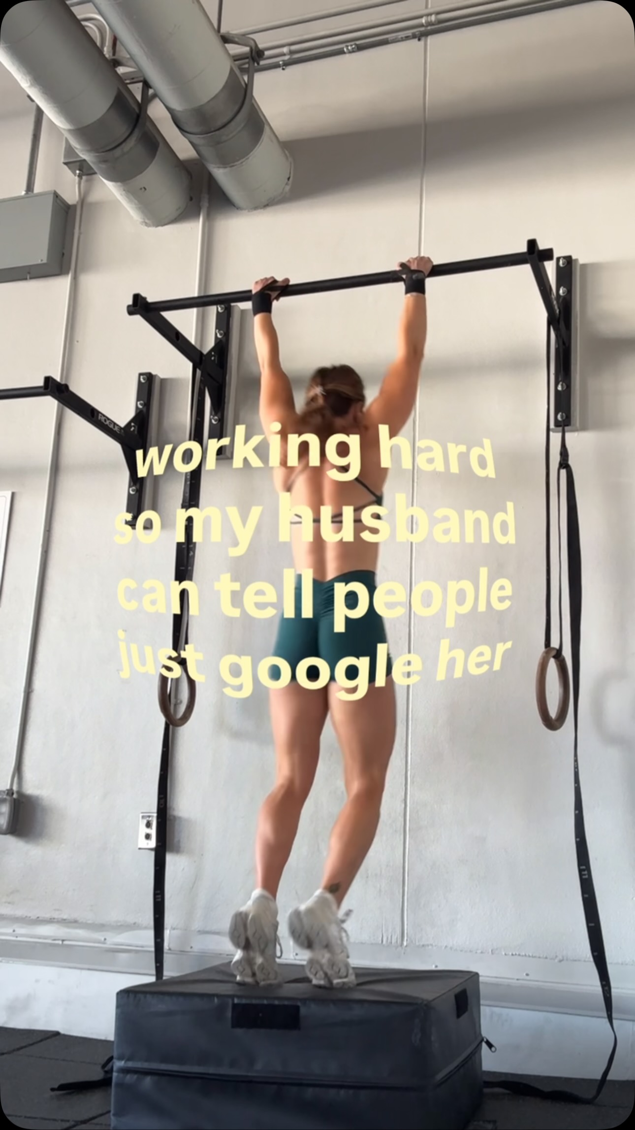 Just kidding he works for me 😂 #strongbysarah #entrepreneur #womenshealthcoach #ceo
