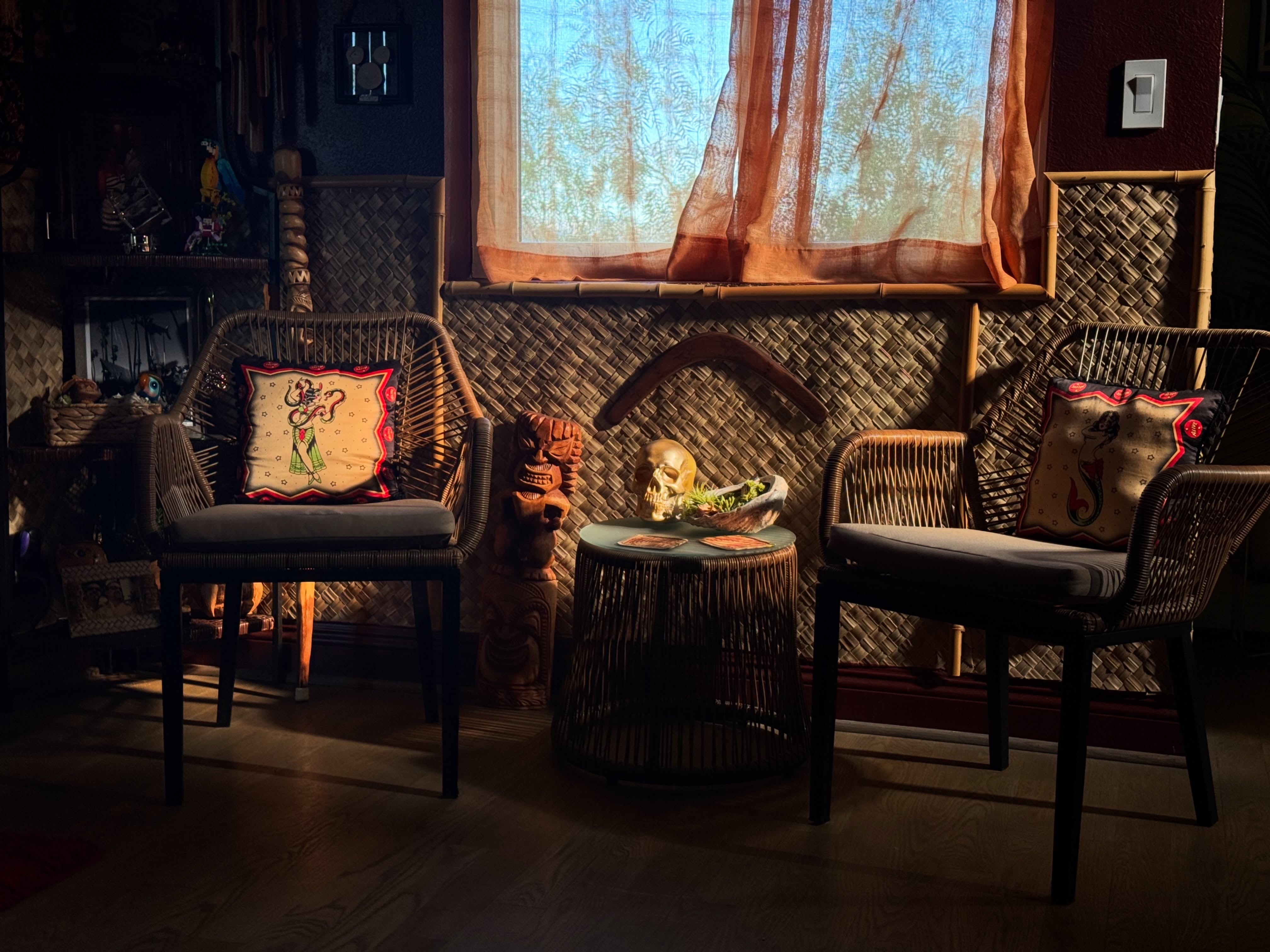Blue sky orange light.
#tiki #tikiroom #tikibar