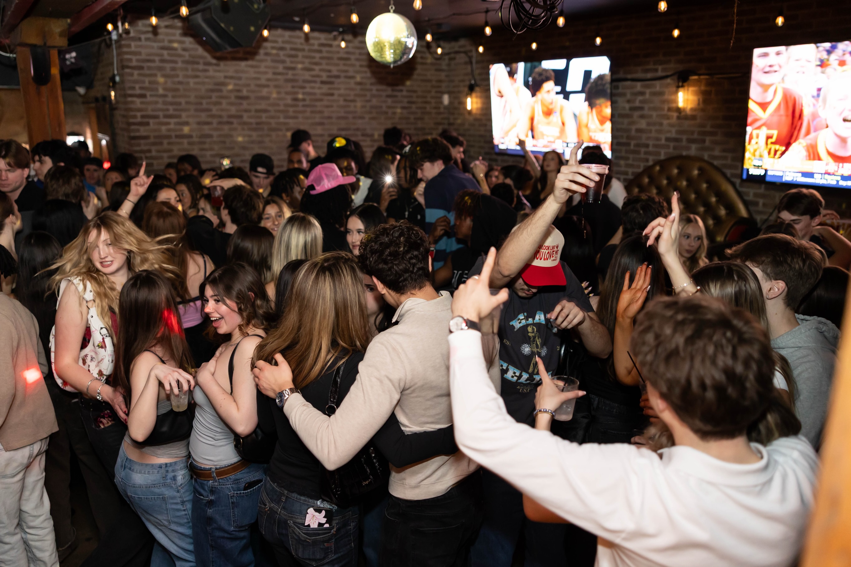 The long weekend starts on the dance floor 🪩
Friday night in Uptown just hits different when Monday’s off 😏
#summerloo #waterlooregion #uptownwaterloo