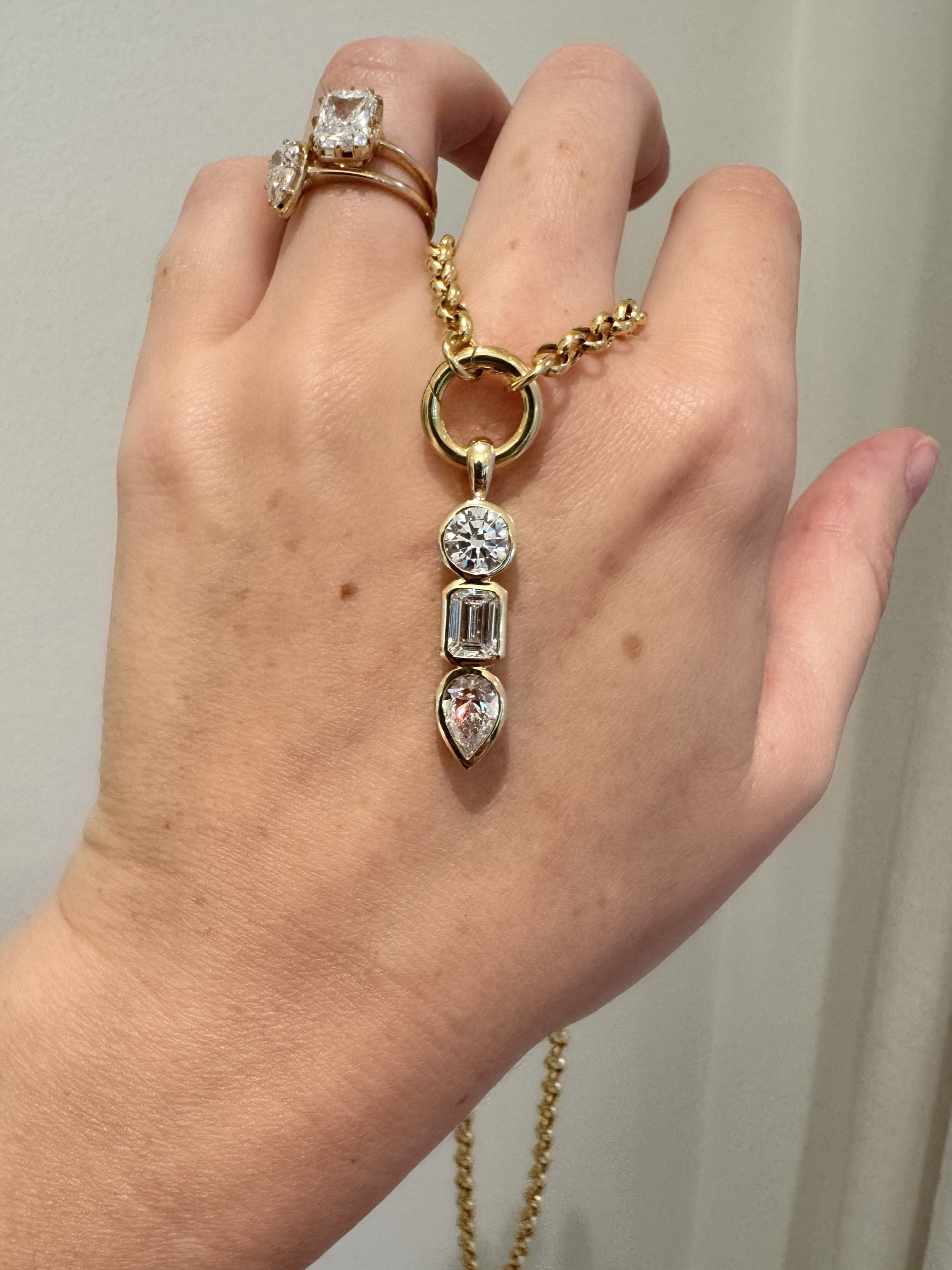 Been very excited to show you this ❤️ a client wanted a necklace to represent her 3 kids. Pendant style. I suggested a 3 stone piece, vertical orientation, with 3 different shapes. Love how this combination turned out, may need to make a version for myself. Occupational hazard I guess 🤷🏻♀️🥰