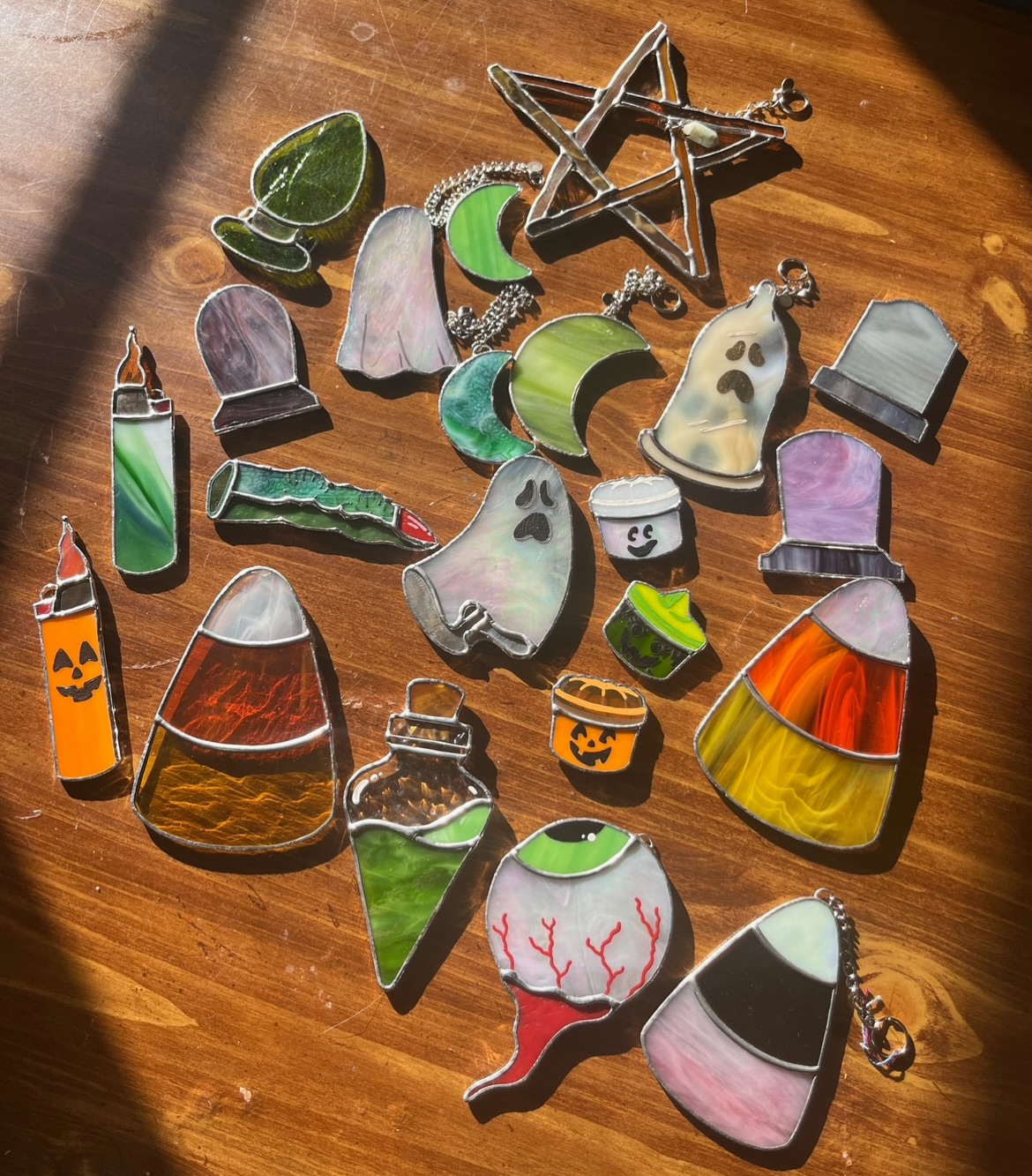 It’s FINALLY about that time, time for the best holiday of all… Halloween! 🎃 We’ll be showing off several brand new spooky designs as part of our Halloween drop on 10/3! I’ll be posting all about their process as we work, but in the meantime, here’s some work we’ve done in years past. Carp and I both are huge horror and Halloween fans (we even got engaged at a haunted house which I’ll probably never shut up about) 🧡🖤