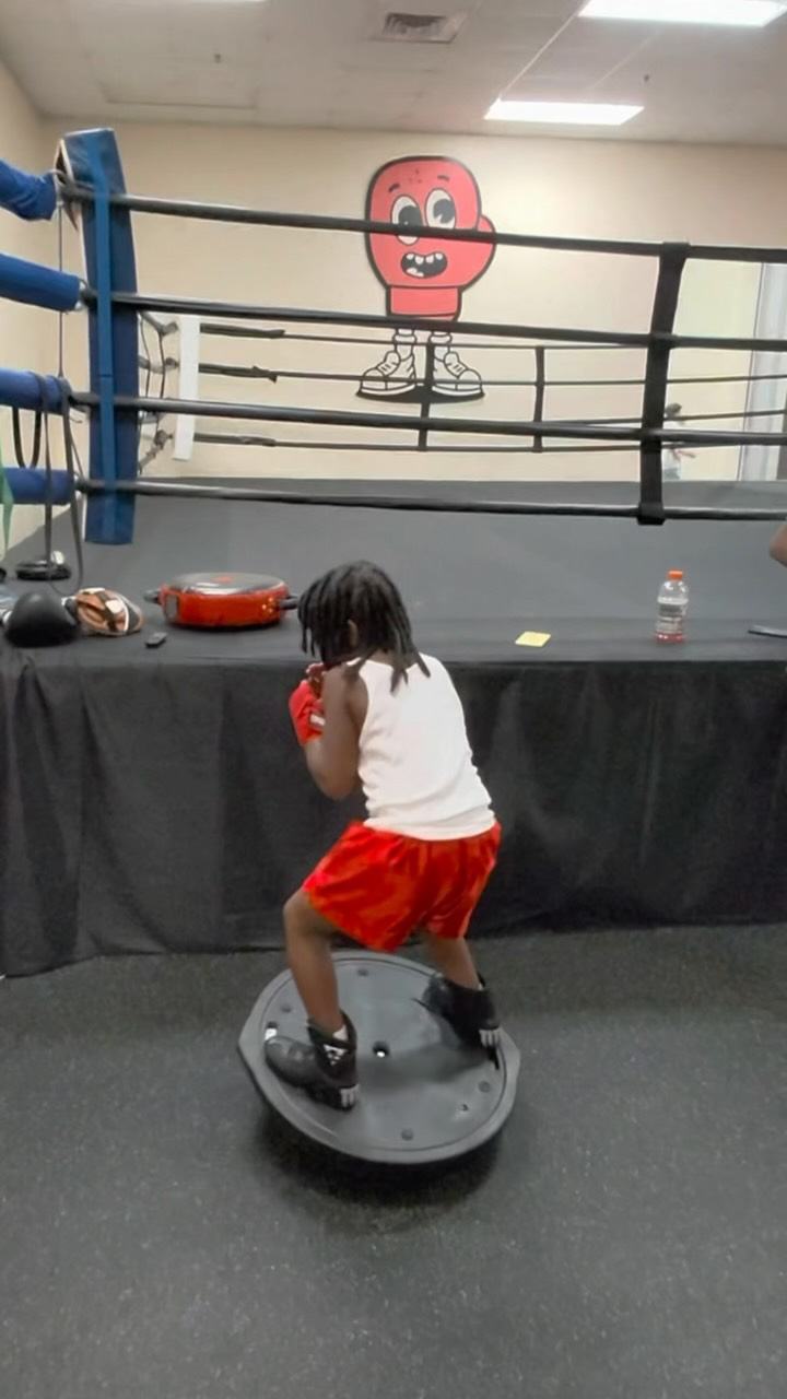 It’s really dope watching everyone fall in love with boxing the same way I did. All starting with an intro session and the classic “just wanna try something different” 💪 🍬 🥊