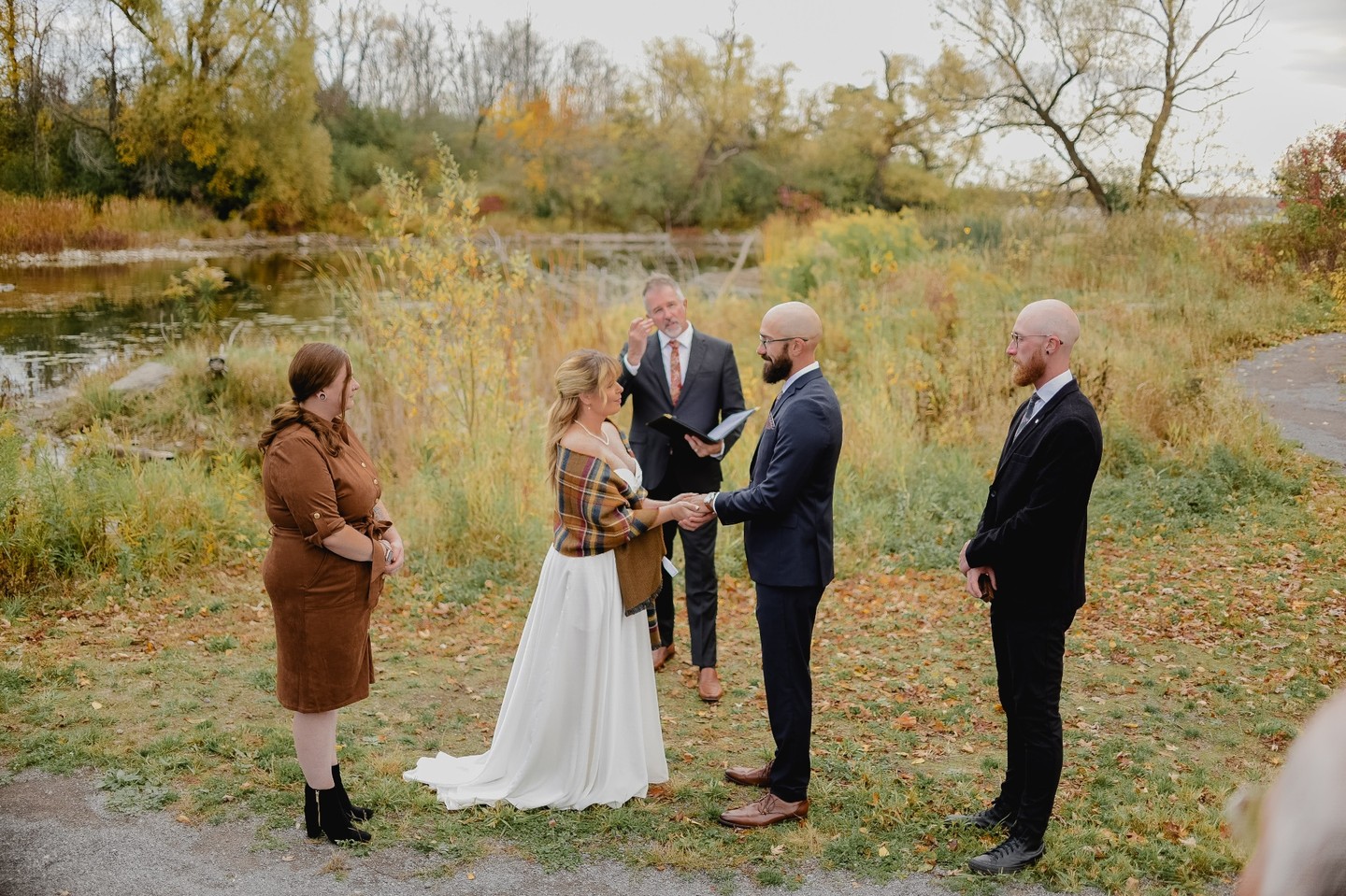 The kind of aisle that doesn’t need decorating. 🍂
Golden grasses, still water, crisp autumn air, and two people choosing each other in the middle of it all.
A beautiful fall wedding at Potter’s Creek Conservation Area—proof that the best ceremonies don’t need a ballroom. Sometimes, nature has already done the styling.
📸 Photographer: @hollymcmurterphotographs
📍 Venue: @potterscreekconservation
🎙️ Officiant: @craigloganofficiating
#PottersCreekConservation #FallWeddingOntario #PrinceEdwardCountyWedding #OntarioWeddingOfficiant #OutdoorWeddingOntario #WeddingCeremony #AutumnWedding #OntarioWeddingPhotography #WeddingInspiration #CraigLoganOfficiating #JustMarried