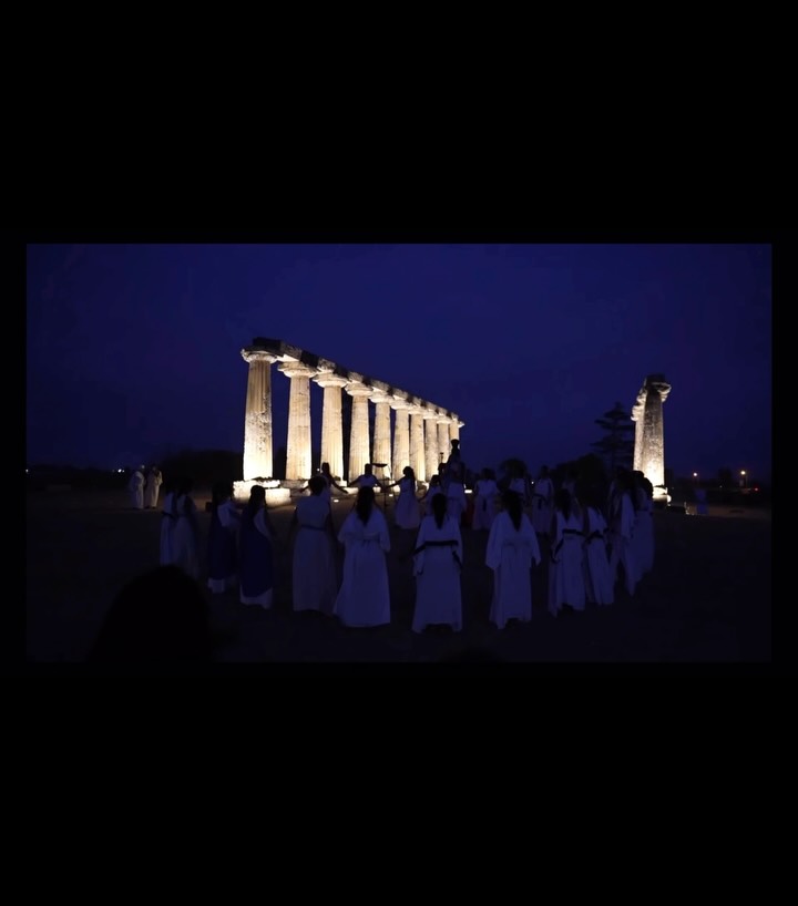 There is something deeply moving about watching women and young ladies dance among the ancient columns -turning a distant memory into something alive, present and full of energy.
For a moment, the stones are no longer silent.
They are surrounded by movement, music and the spirit of a new generation.
We feel truly honoured to have shared this experience with dance schools and groups from Magna Graecia, coming together through the language of dance and our shared cultural roots.
When tradition is danced, it does not remain in the past. It lives again.
Collective choreography created by Arsinoe Lilly Karadima, performed by all participating dance schools & groups.
#chorosophy #ancientgreekdance #danceclasses #templedance