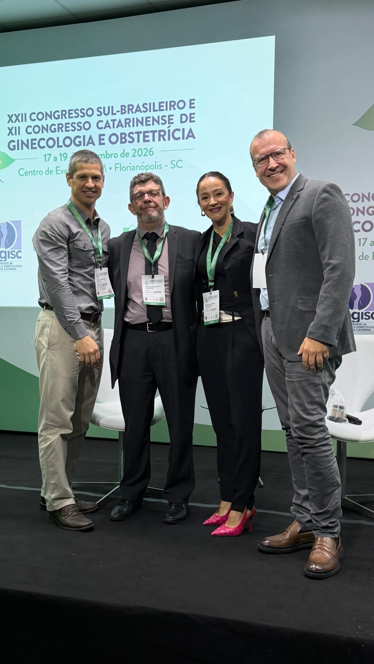 A mesa-redonda “Trabalho de Parto”, coordenada pela Dra. Cristiane Pereira dos Santos (SC), reuniu diferentes perspectivas sobre um dos momentos mais importantes da assistência obstétrica.
Com uma programação voltada à prática e à atualização, os especialistas abordaram temas fundamentais:
🔹 Assistência ao segundo estágio — Dr. Egon Motyczka (RS)
🔹 Partograma — Dr. Marcelo Guimarães Rodrigues (PR)
🔹 Boas práticas no parto respeitoso — Dr. Pablo de Queiroz dos Santos (SC)
E, encerrando a mesa, uma discussão que ampliou o olhar sobre condutas, boas práticas e os diferentes aspectos envolvidos na assistência ao trabalho de parto.
Conhecimento, troca de experiências e atualização científica para uma assistência cada vez mais qualificada e humanizada.
#CongressoSulBrasileiro #Obstetrícia #TrabalhoDeParto