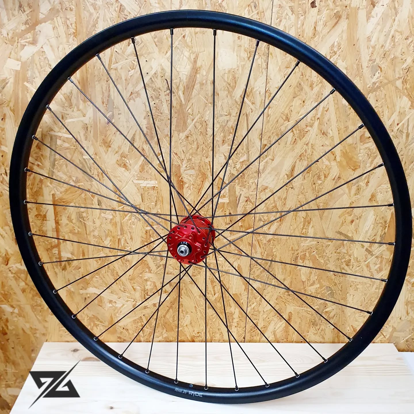 Nieuw wiel onder handen. 🔧
SON28 disc, 6-bouts — licht, sterk, en klaar om jarenlang stroom te leveren. Duits vakmanschap, extreem duurzaam en ingebouwd voor de lange termijn.
#SON28 #naafdynamo #EtappeCycling #vakantiefiets #gravelbikelife