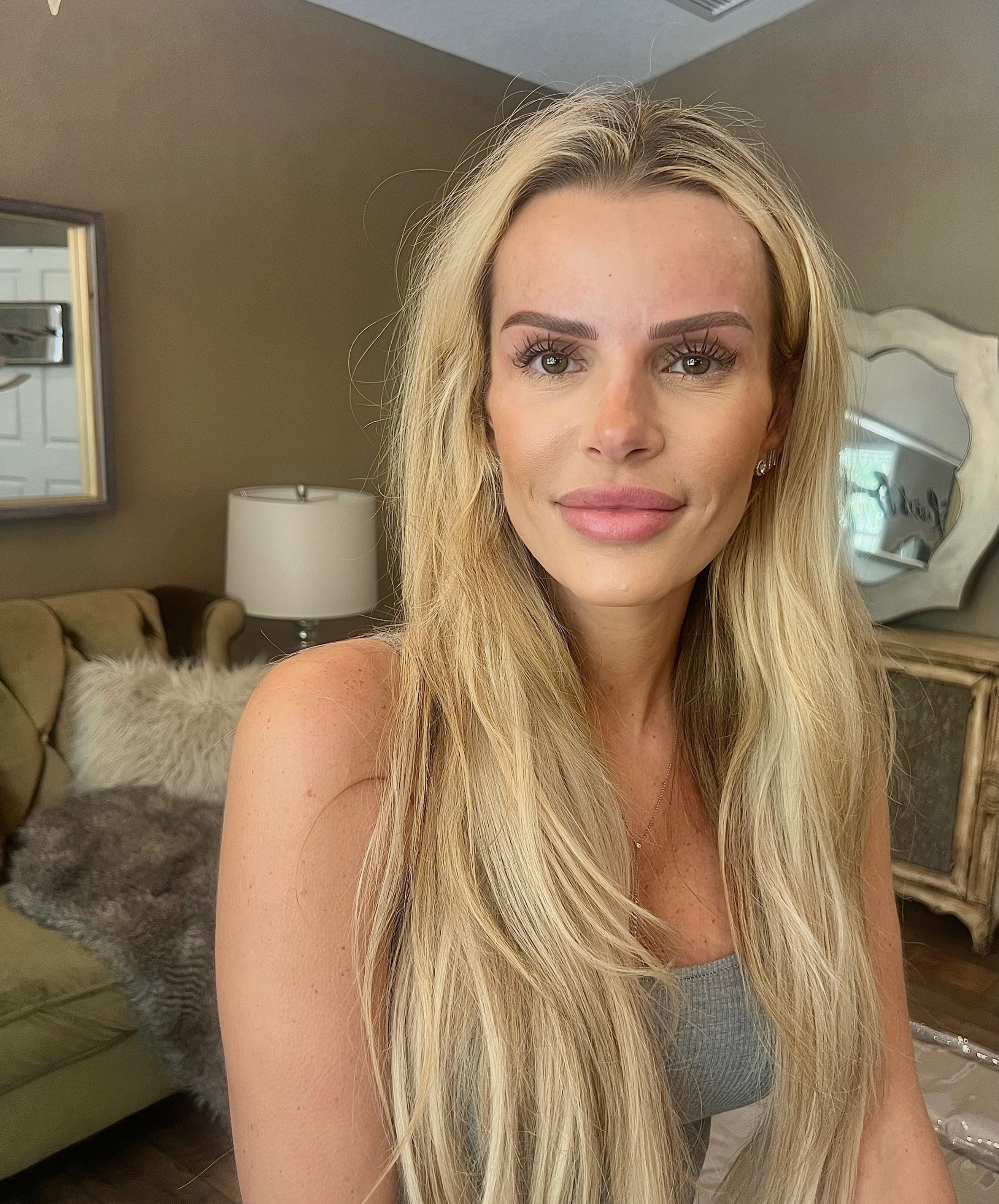 One of yesterday’s sessions 😍 on this beauty! Swipe to see her before!!! …. The Lavish Beauty Ombre Combo Nano Brow! Are you ready for a brow upgrade?
Pricing details and options on www.lavishbeauty.com All sessions are booked by TEXT 407-402-5821
#orlandobrows #lakemarybrows #winterpark