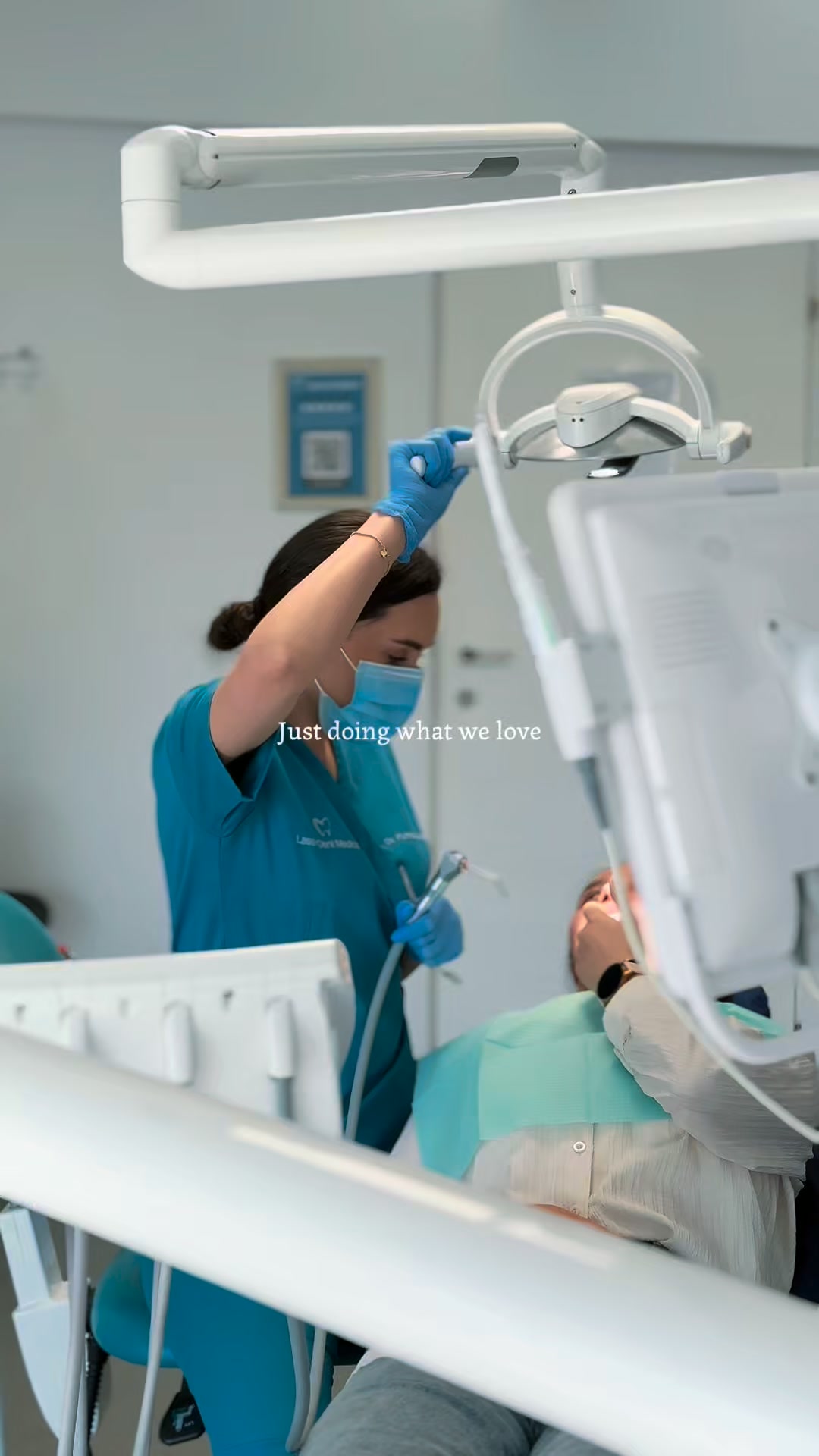 Doing what we love, every day. 💙
📞 Pentru detalii și programări, ne puteți contacta la: +40 31 828 2322
📍Sau ne puteți găsi în următoarele orașe:
🦷 Iași: Șoseaua Moara de Foc 41, Etaj 1
🦷 Suceava: Strada Mitropoliei 32
🦷 Bacău: Bulevardul Unirii 2
🦷 Brașov: Strada Decebal 81