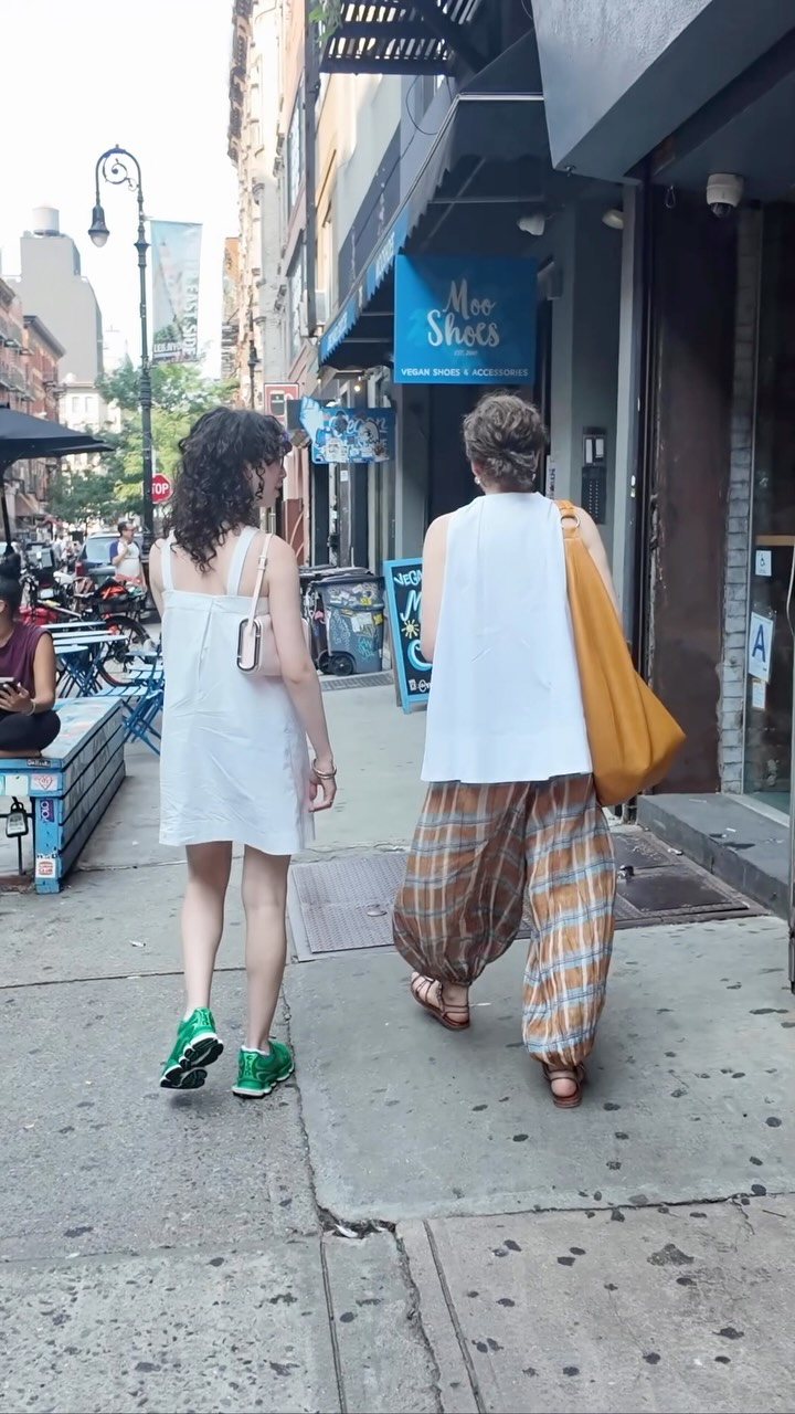 A little mother-daughter shopping in Soho and the Lower East Side. Gorgeous colors, a few things I couldnāt put down, and plenty of unsolicited commentary from mother. Ivy is a good sport. Iām going to need a nap. š
Full video is on YouTube and linked in my bio!
#shoppingvlog #nyc #daughterday #style