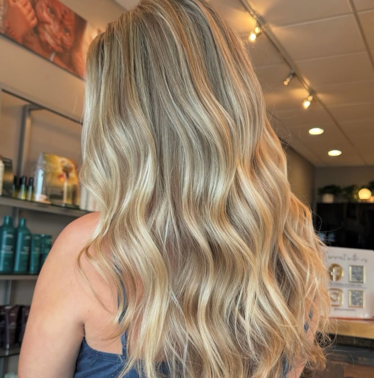 Fall 🍂 Blonde
Hair by: Hannah K
#avedasalon #discoverwauwatosa