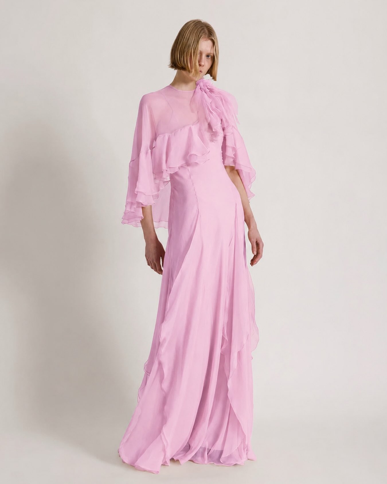 Delicate draping and fluid layers create a silhouette defined by effortless movement
#albertaferretti