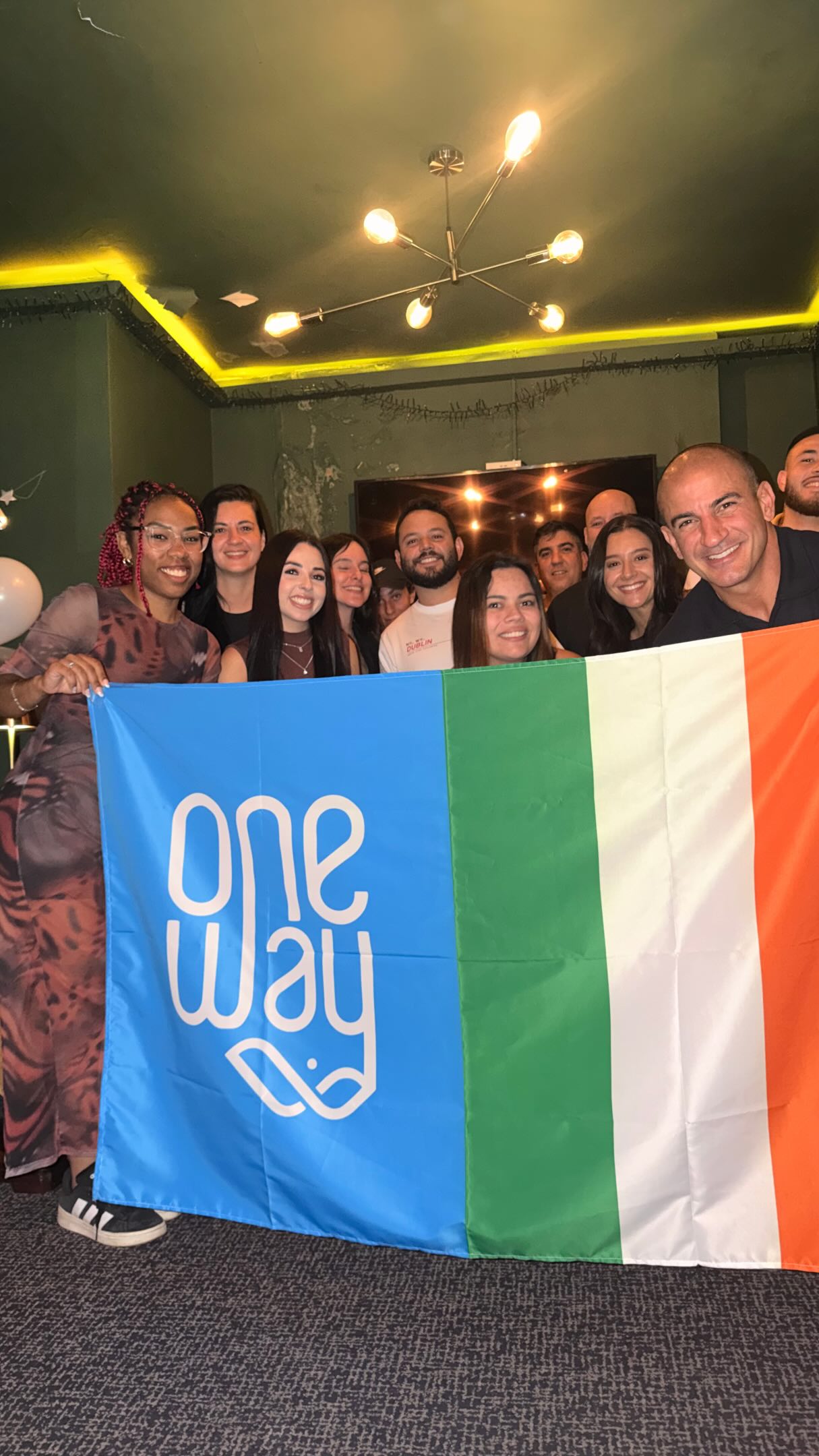 7 anos de One Way em Dublin e uma comemoração do jeito que a gente gosta: reunindo pessoas, criando conexões e falando sobre Espanha! 🇪🇸
Ontem foi dia de celebrar uma história construída com muitos sonhos, desafios, conquistas e, principalmente, com cada aluno que confiou na One Way para viver uma experiência fora do Brasil. 💙
E para deixar esse momento ainda mais especial, tivemos nosso Workshop sobre Espanha, cheio de informações, dicas e tudo o que você precisa saber para transformar esse destino em sua próxima experiência internacional. ✈️🇪🇸
Que venham muitos outros anos, muitos destinos e muitos sonhos realizados.
7 anos em Dublin, e a nossa história está só começando! 🥂✨
#OneWayIntercambio #OneWay7Anos #Dublin #Espanha #Intercambio