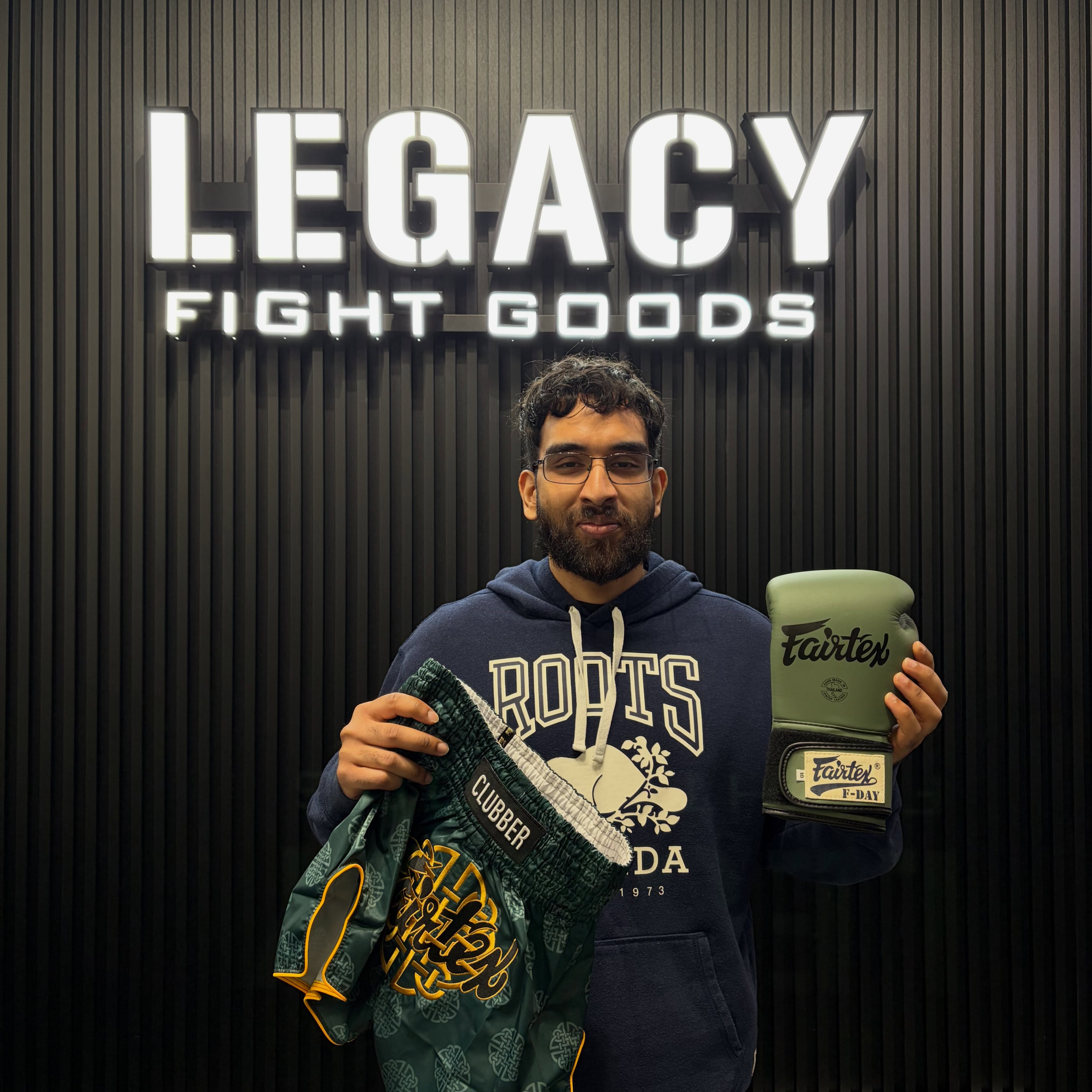 Thank you Khabir for the continuous support. We hope you get some nice rounds in with your new @fairtex gear!
#teamLEGACY #whatsyourlegacy #fairtex
