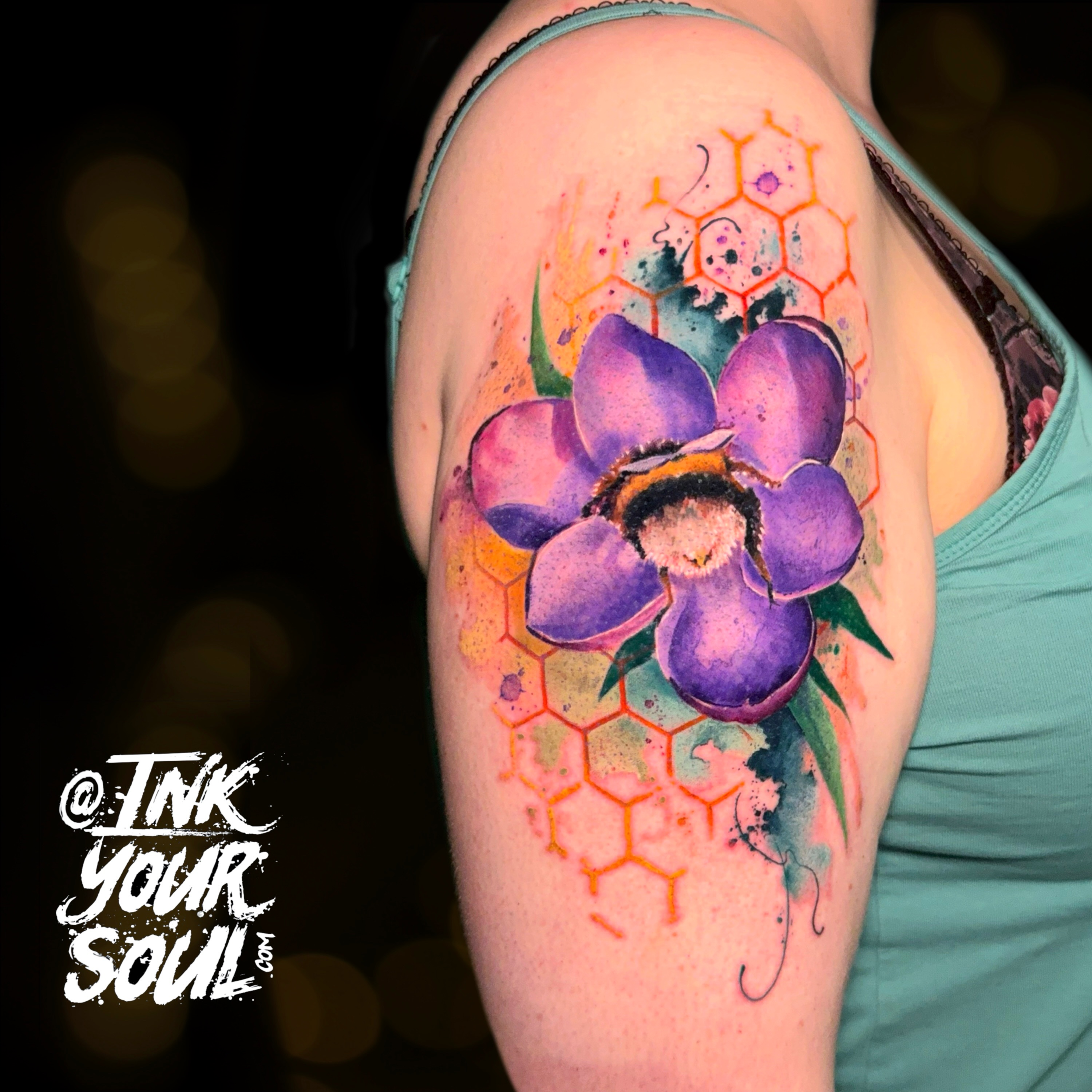So excited to start working in Edmonton! Thank you so much for this awesomely fun bee butt !! So cuuute 🐝🐝 @worldfamousink @aurextattooco @hustlebutterdeluxe @inklabtattoomachine #beetattoo #watercolortattoo #edmontontattoo #edmontontattooartist #yegtattoo