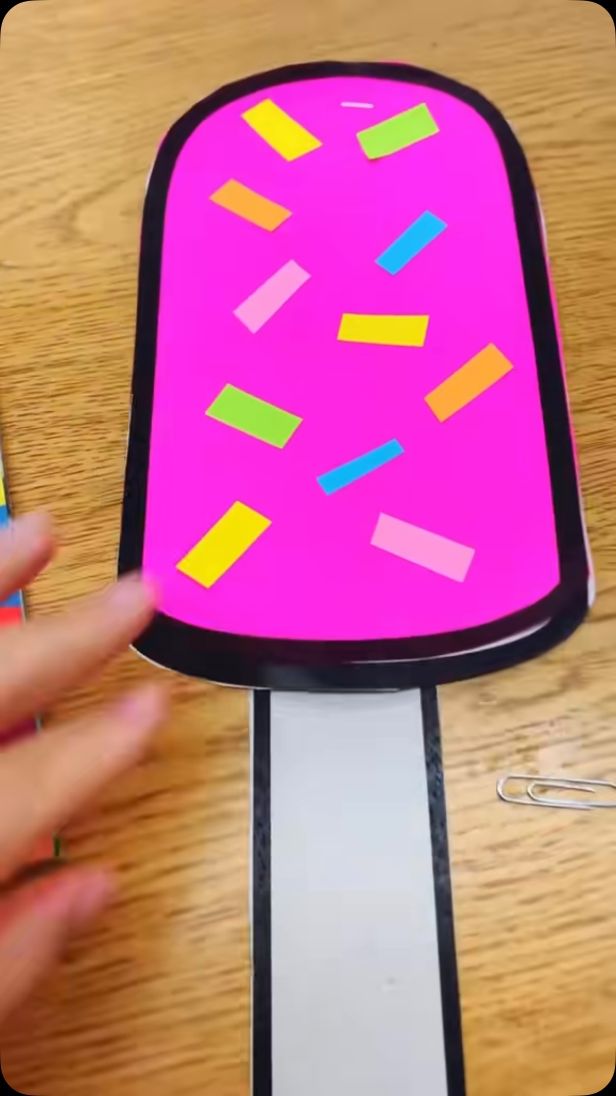 My kindergarten students love making these Paletas (popsicles) for Hispanic Heritage
Month. It is such a cute craft to go with the book Paletero Man. This resource has English and Spanish options. Plus several writing different prompts.
Students can either make a giant Paleta or do a directed drawing of a paleta. The students will love writing about their favorite flavors.
This is a great way to practice fine motor skills and writing skills at the beginning of the year.
Comment “paleta” or “popsicle” to be sent the or 🔗 in bio
kindergarten activities. Preschool activities. Kindergarten classroom. Kindergarten teacher. Preschool teacher. Preschool. Kindergarten. Hispanic heritage month.