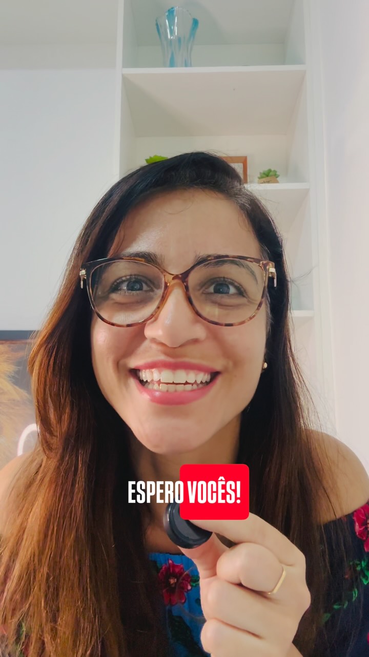 Um dia brinquei de sonhar na Bienal. Essas fotos eram quase um delírio impossível. Afinal, não sabia nem como publicar. 😅
Nunca imaginei que viraria realidade ter um livro e, ainda mais, pela @editoracirandacultural, mas lá no fundo, eu sentia esse desejo de viver isso.
📚E, agora, dia 12/9, às 11h, essa foto virará realidade. Estaremos na sessão de autógrafos do nosso livro: “Meu mundo é uma bola”, uma parceria show de bola com a @regianealves . ⚽️📘
💭Já aconteceu algo assim com você?
💭Se tivesse uma ”câmera mágica”, o que gostaria de fotografar para virar realidade?
#autora #bienaldolivro