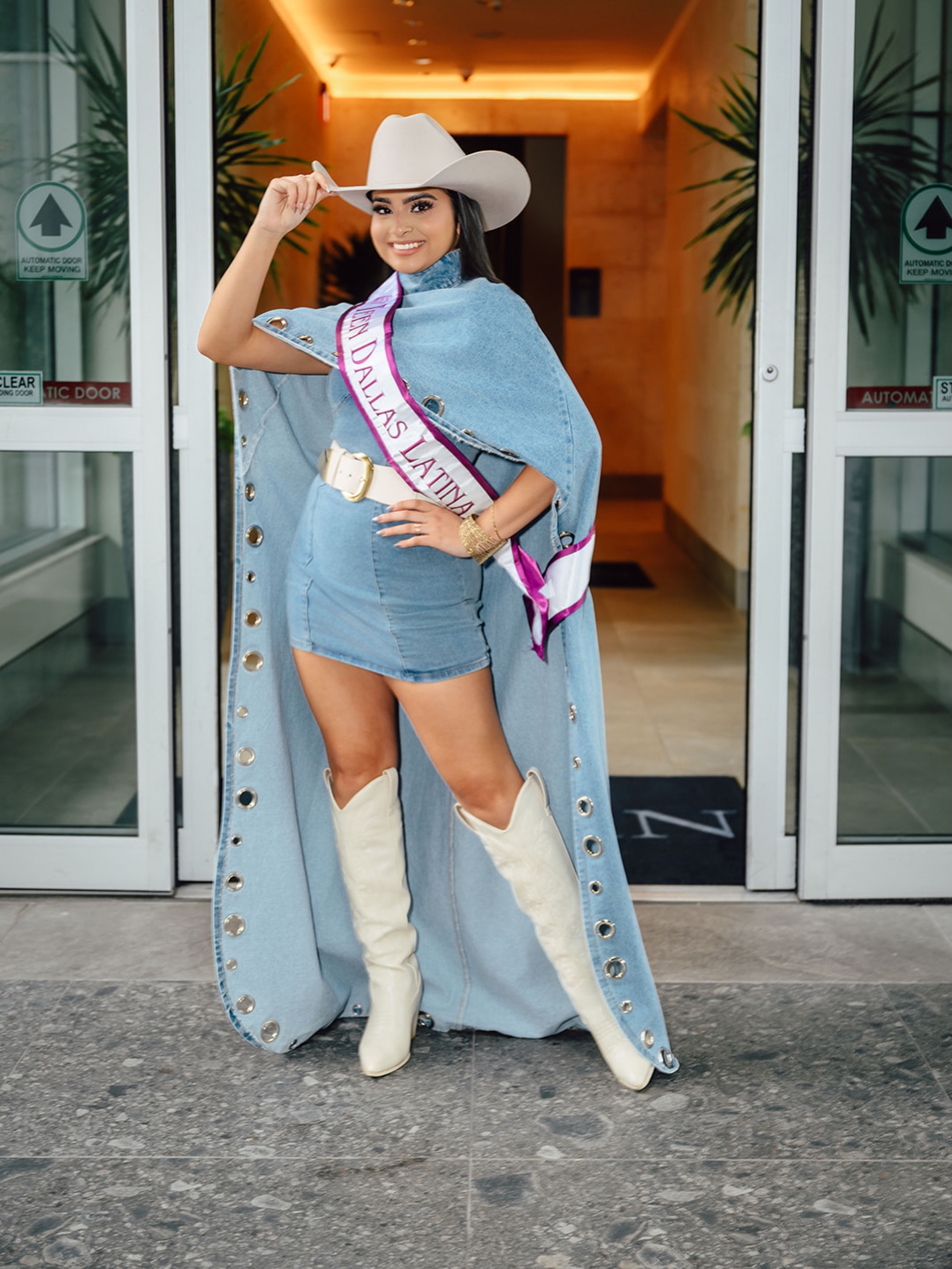 YEEHAW, TEXAS! 🤠✨
Texas pride was on full display as our incredible @misstxlatina 2026 candidates brought the Western glam in their stunning looks! 💃🏽⭐️
From confidence to charisma, these women are showing us exactly what it means to represent the Lone Star State! ⭐️🤠
And now… IT’S YOUR TURN! 👑
📸 @horandestudios
🚨 MISS TEXAS LATINA 2027 IS OFFICIALLY OPEN! 🚨
📍 ALL CITIES ARE NOW OPEN FOR THE 2027 SEASON!
Are you ready to step into your confidence, make unforgettable memories, build lifelong connections, and experience the journey of a lifetime? 💖👑
SIGN UP TODAY
www.misstxlatina.com🔗✨
Your crown could be waiting for you. 👑🤠
Stay tuned for more BTS moments, highlights, and exciting content from @misstxlatina 2026! 💃🏽⭐️
#MissTexasLatina #RoadToMissTXLatina #TexasProud #LatinaQueens