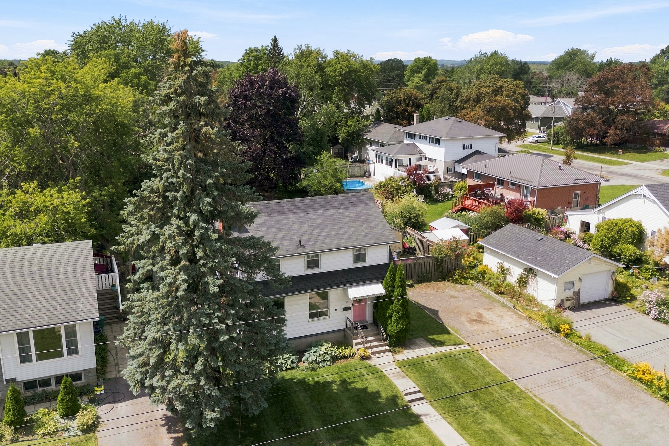 We took the price down.
Not the charm. 😉
New price → $449,900
LA: @sarahdeanremax
For more details visit timmckinney.com
#BellevilleRealEstate #BellevilleOntario #BellevilleHomes #QuinteRealEstate #TeamTimMcKinney REMAXQuinte PriceImprovement OntarioRealEstate QuinteWestEnd