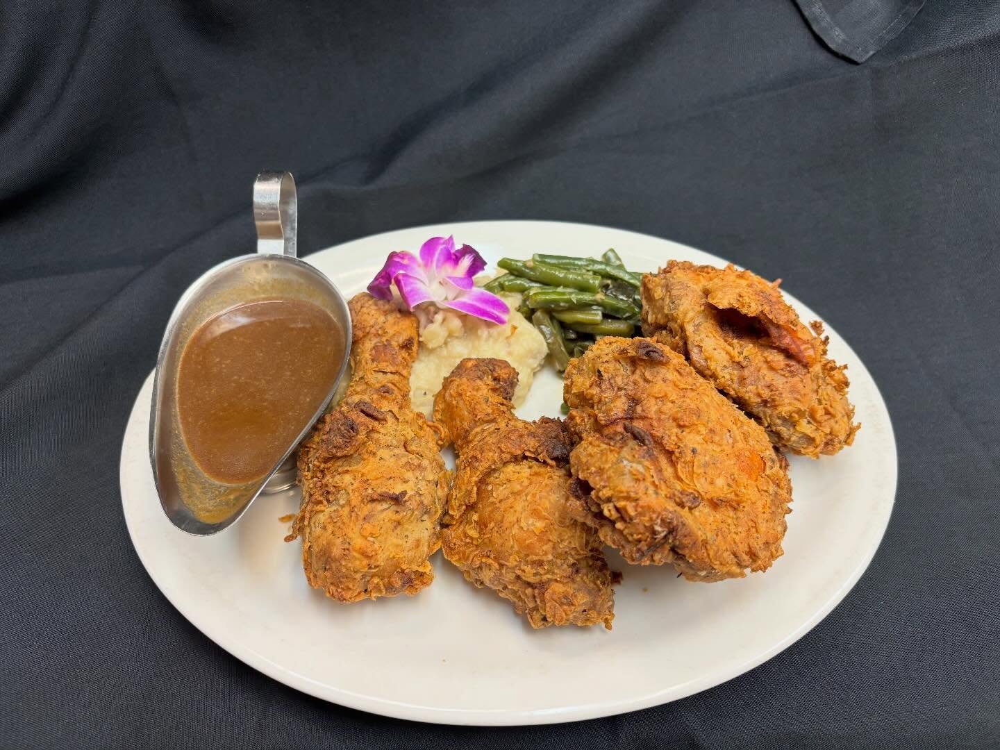 Join us for dinner tonight! Try our Southern Fried Chicken or Creamy Tuscan Salmon on special this weekend.
#thelocalsi #wherestatenislandeats