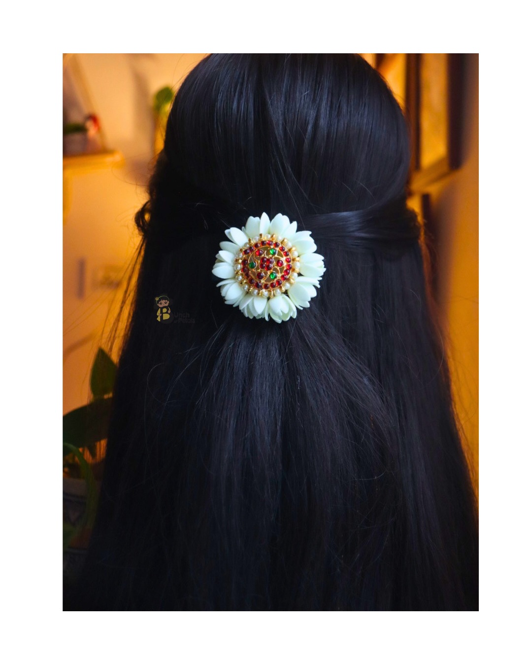A timeless touch of tradition, made to make your festive hairstyle feel extra special