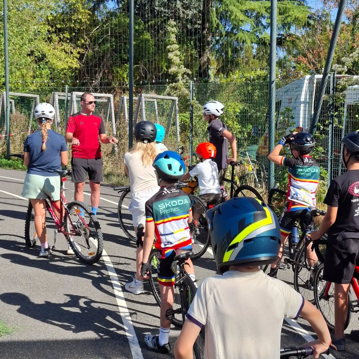 #ABCportesouvertes 🟦🟨🟥
Les Samedis 12 et 19 Septembre ⏱️, Rejoins l'Ecole de Vélo d'Antony Berny Cycliste (6-12 ans) ou les Babys-Vélo (2-5 ans) pour nos séances portes ouvertes et prendre la roue des Héros 💥
Renseignements - antonybernycycliste.fr