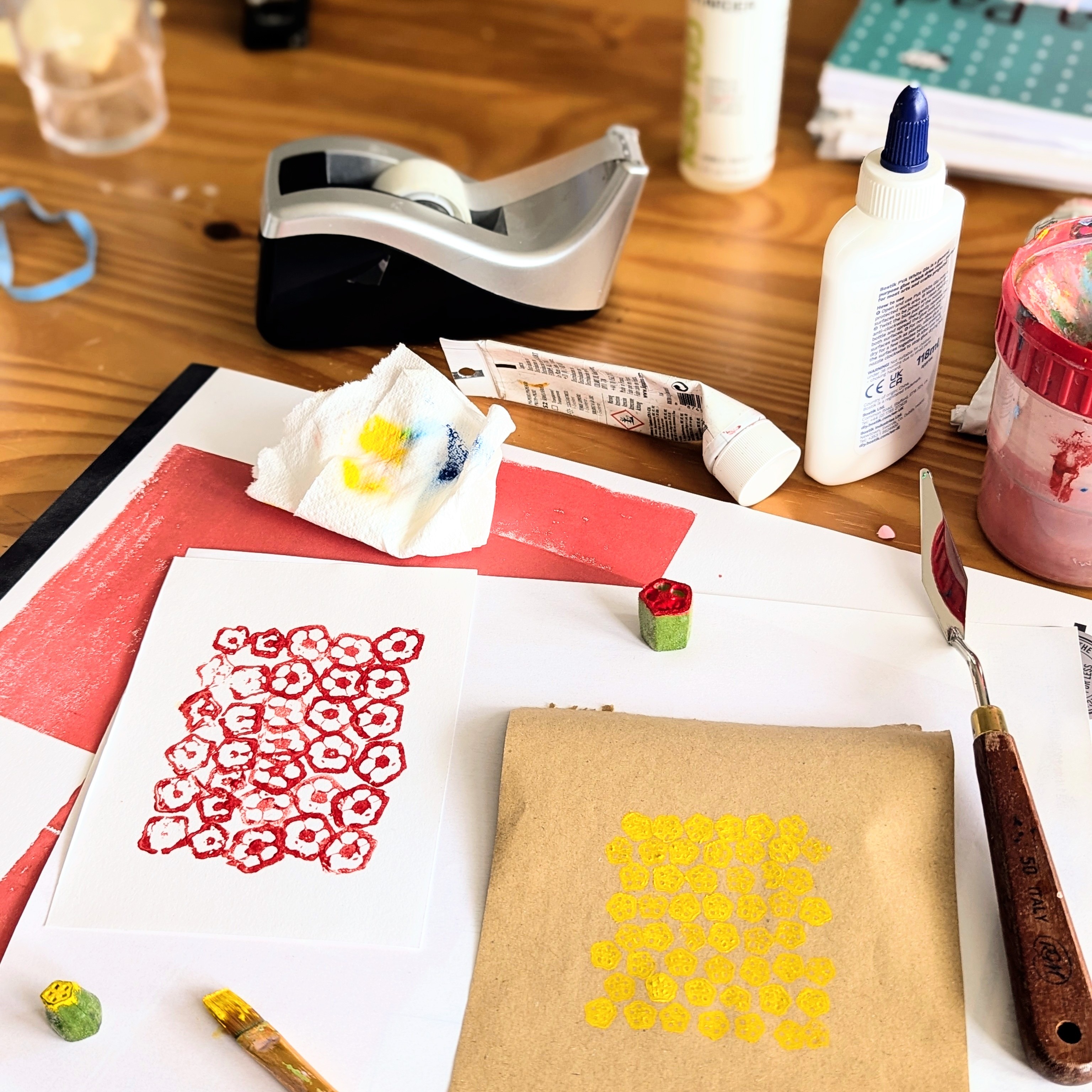 painting with things from my kitchen 👀
okra + acrylic paint 🌸
#print #smallartist #okra #vegetableart