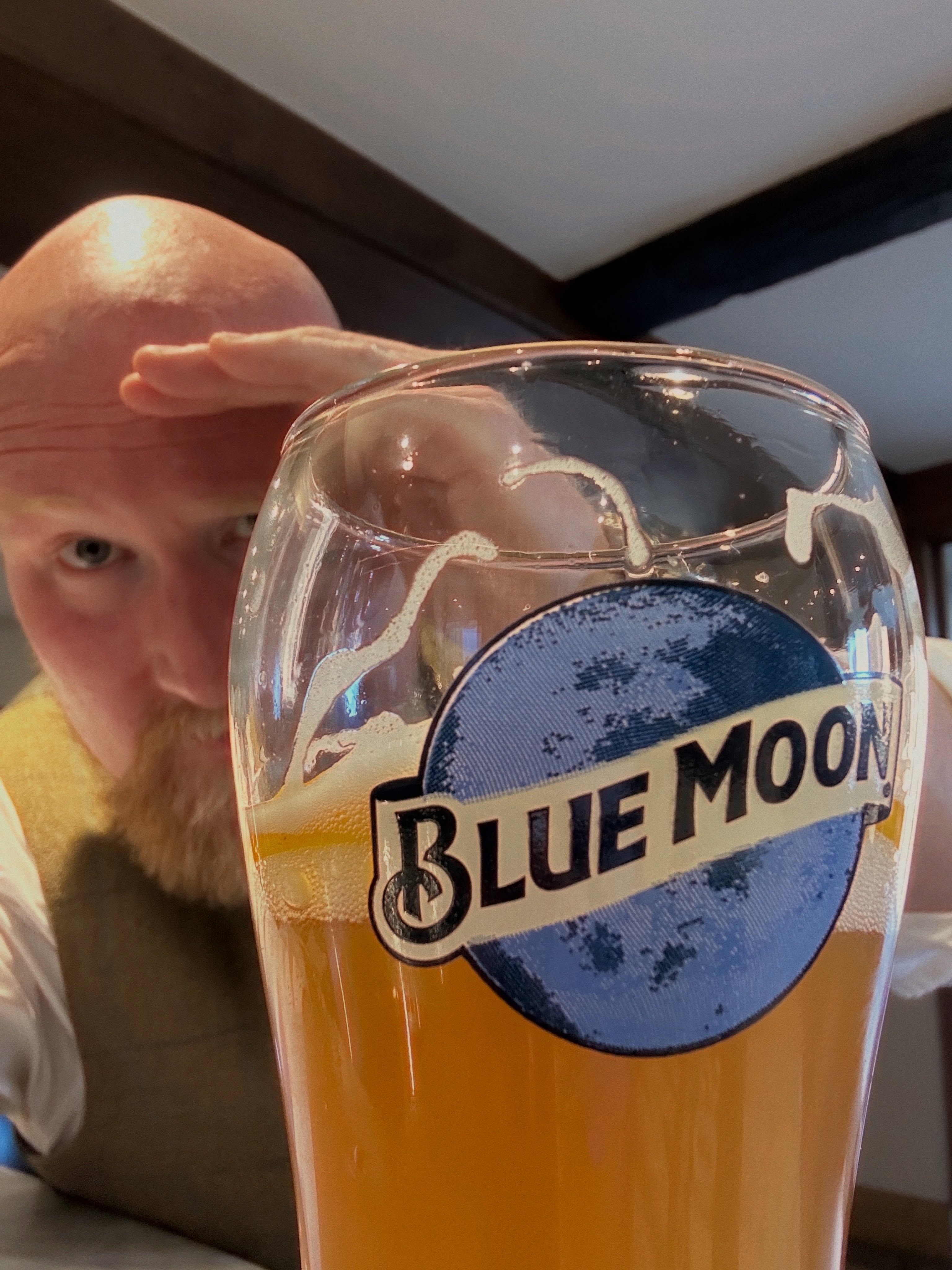 First taste, Nashville 2007! Always takes me back!! Perfect pint for me during my wedding set break tonight.
Now, with or without a slice of orange?! #bluemoon