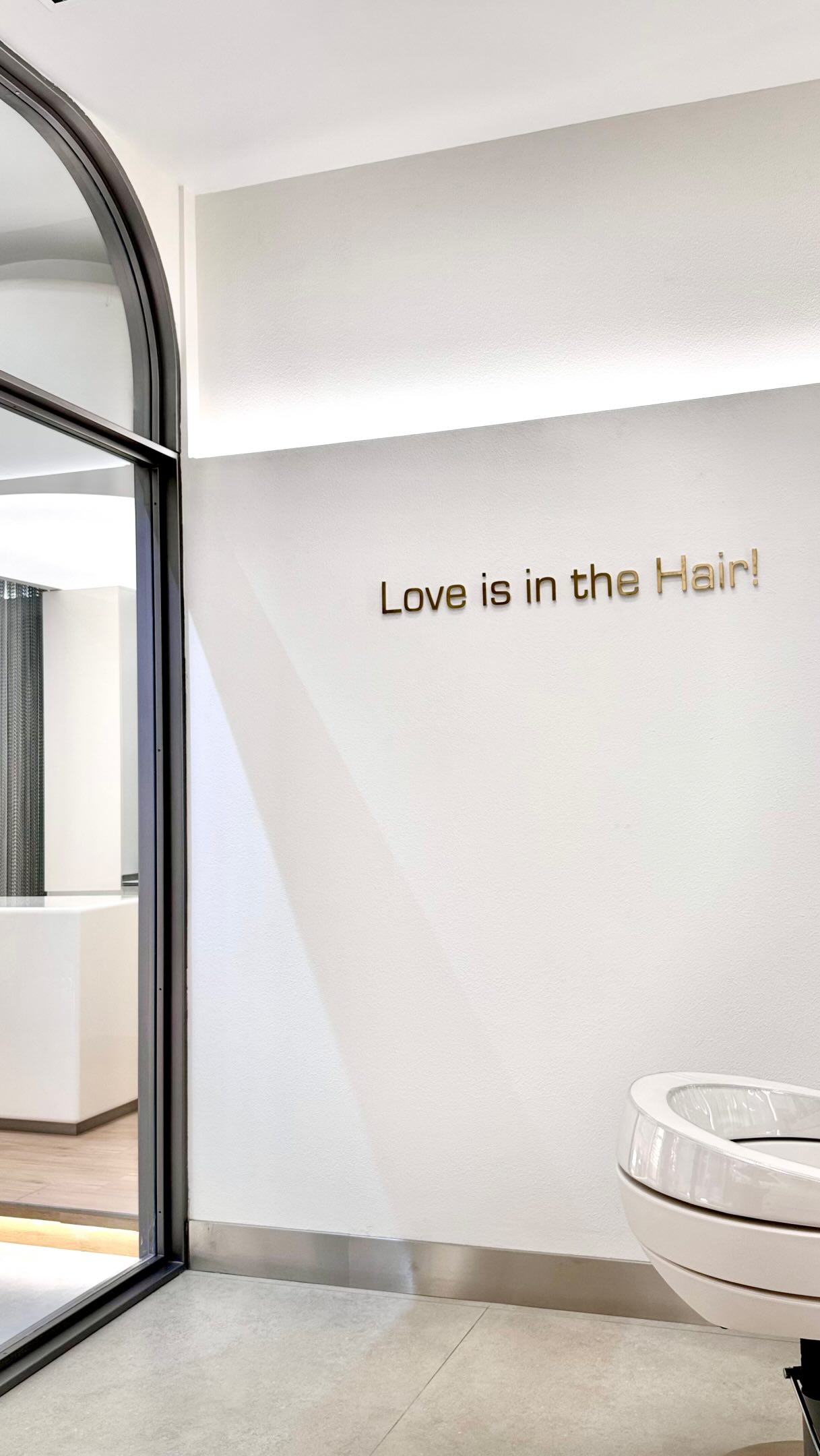 Looking for your go-to salon in Abu Hamour? 💖 Visit our Beauty Box Doha Mall branch for the ultimate beauty experience.
#DohaMall #BeautyBoxQatar #DohaSalon #BeautySalonDoha #QatarBeauty