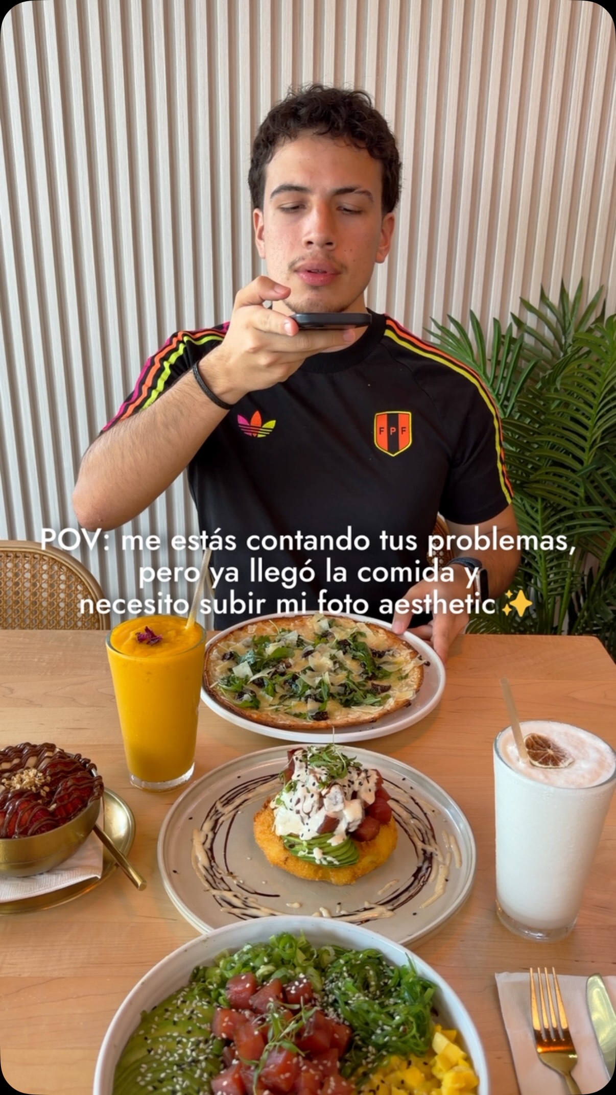 El chisme está intenso pero la comida llegó y prioridades son prioridades 📸✨
📍 10437 NW 41st St, Doral, FL 33178
#HonestRoots #MiamiFlavors #LatinFlavors #picture #aesthetic