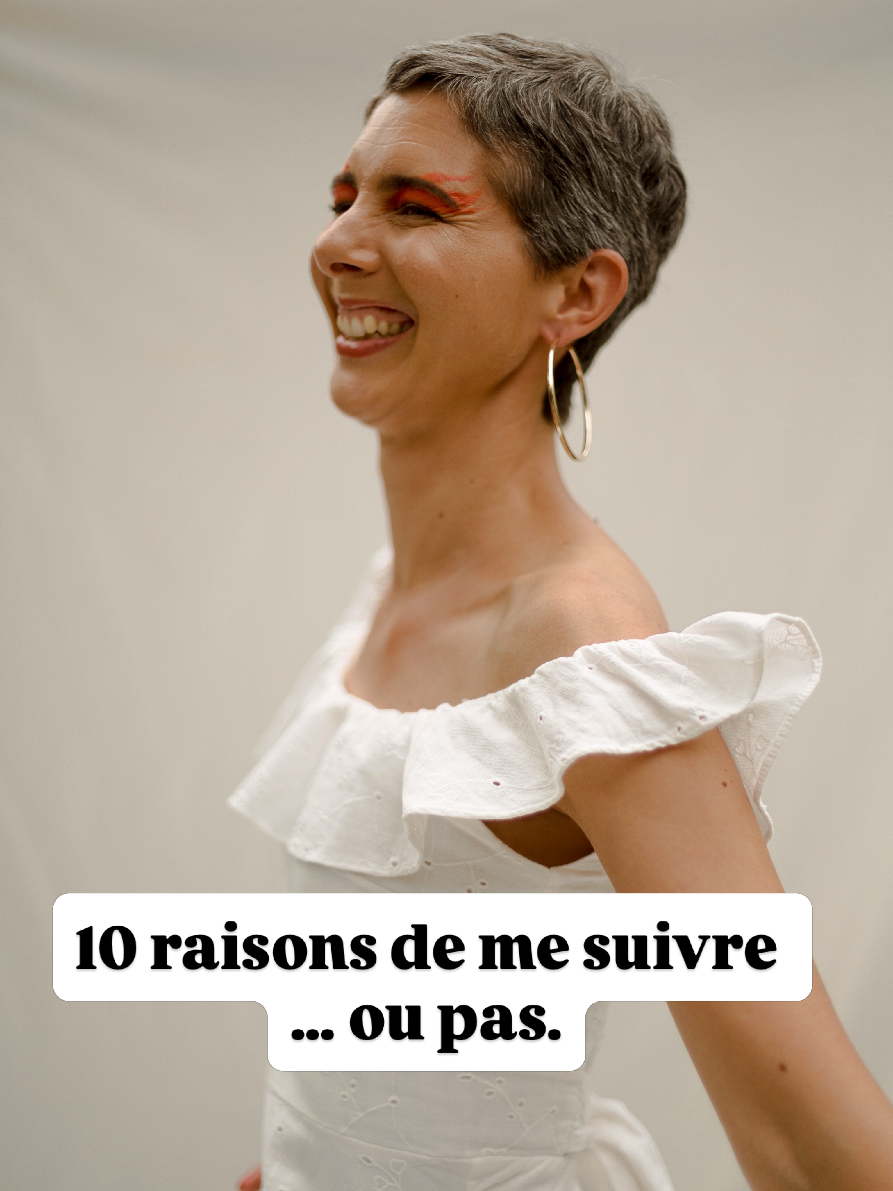 Si tu es ici parce que tu traverses un cancer, parce que tu es dans l’après, parce que tu accompagnes quelqu’un…
Mais aussi parce que tu es mon ami ou de ma famille 😉🤣
Ou simplement parce que tous ces sujets résonnent avec ton propre chemin, quelque soit ton parcours de vie.
Bienvenue 🙏🏻💛
J’espère que tu trouveras ici des mots quand tu n’en as pas, des idées quand tu te sens perdue, et peut-être l’envie comme moi de mettre la création et le beau au centre de ta vie.
Maintenant que tu me connais un peu mieux… dis moi depuis combien de temps tu es ici? Et ce qui t’a donné envie de rester?
#leskarnetsdemel