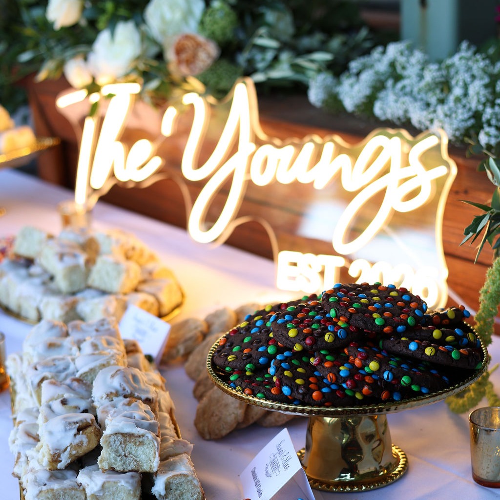 Mouthwatering Desserts + All the special details for The Young's
Planner: @aray_ofevents - Shauna, Courtney, Isoria, Zander
Venue/Catering/Bar: @ameristarsc
Bakery: @sugarandslicebakeryonmain
Photographer: @maggiemedemaphoto
DJ/Photo Booth: @endyevents
Florist: @petalsandbells