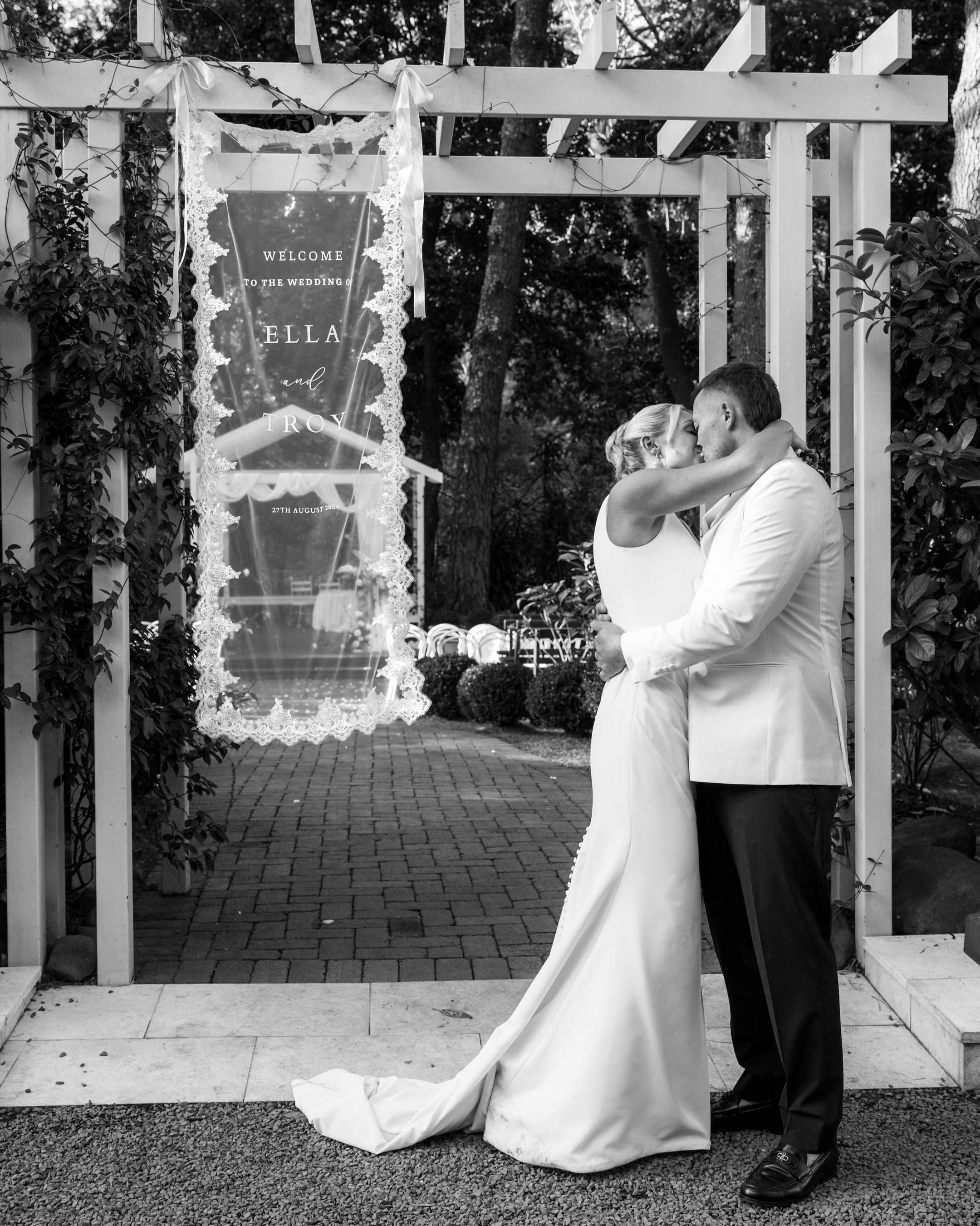 When the couple is this photogenic, the crew is this good-looking, and the whole day somehow looks like an editorial without trying too hard…
Yeah, I’m going to post the photos.
Ella + Troy // 08.27.26
Venue @thelodgejamberoo
Flowers @fromirisstudio
Hair @chloepiche_hair
Makeup @bridalglowco
Suit @couturemenswear
Entertainment @julietjonessax
Singer @noemmemusic”