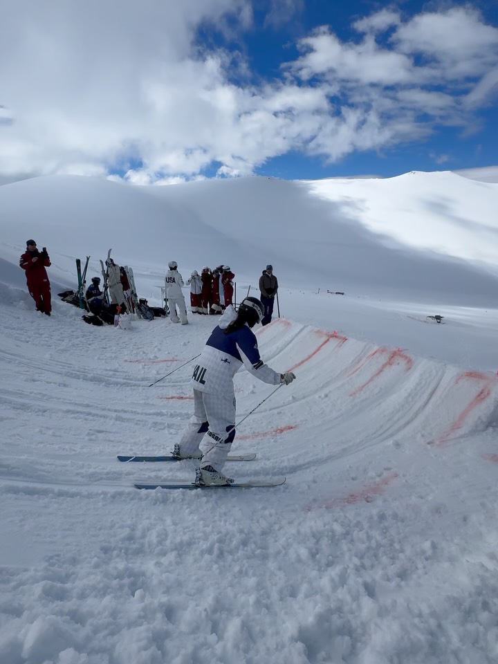 Had a great time in Chile!! The weather was a bit crazy but we made the most out of it! So stoked to go back to Chile in a couple of weeks. @prethelmets @kosak.ski #skiing #fypage #moguls