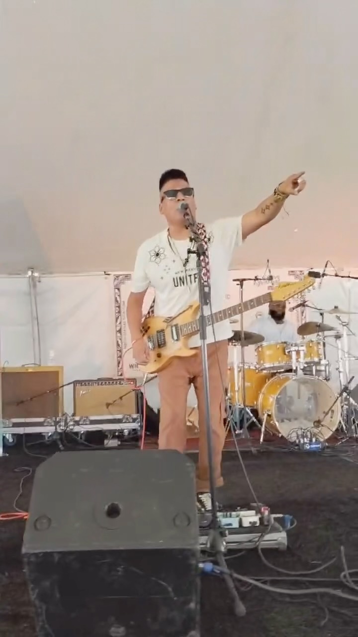 Had a great time at the @harvestwineandmusicfestivalabq 🍷🎸 Took the people to a place I call home… The Pueblo
Thanks for capturing the moment @n8vfilm 📸🔥