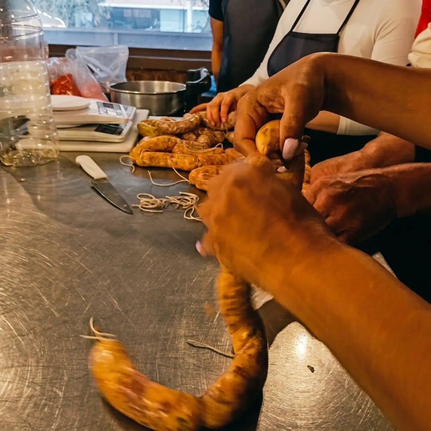 Gracias a todos los emprendedores que creen en la cocina colombiana como una forma de trabajo, de vida y de transformación. 🇨🇴❤️
Cada receta, cada producto y cada emprendimiento lleva consigo nuestras raíces, nuestros sabores y el esfuerzo de personas que trabajan con pasión para mantener viva nuestra identidad gastronómica.
#CocinaColombiana #SaboresDeColombia #emprendimientogastronomíco