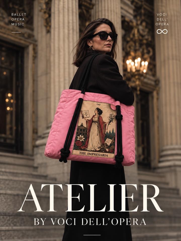 ATELIER BY VOCI DELL’OPERA 🩷 Новая глава нашего Ателье — мерч.
Not simply a bag.
A piece of your story.
Это не просто сумка, а предмет с собственной историей и характером, созданный на пересечении искусства и личного образа.
В Atelier мы создали авторские принты-карты в эстетике Таро, где каждый персонаж — это ваш характер, настроение и только ваша история. Для нас это не гадание и не эзотерика, а художественный способ рассказать о человеке через образ, символы и детали. Кто вы и что вас выделяет среди остальных.
Эта карта становится частью сумки, превращая её в вещь, которая отражает именно вас — вашу любовь к профессии или хобби, ваш характер и ваше собственное представление о красоте жизни. Это не просто шоппер, а ваша визитная карточка, ваш «аватар».
А если среди классических персонажей Таро вы пока не нашли себя, мы вам поможем создать вашего уникального. Напишите нам 💗
ATELIER by Voci dell’Opera — это искусство жить искусством.
Предзаказ на сумки открыт, ждем в личные сообщения @nn.chanelle или @operavoci 👌