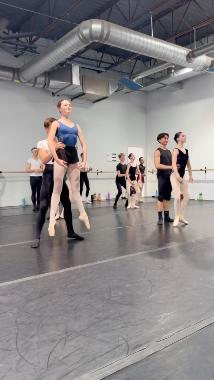 Earth, Wind & Fire + TMDC = A Good Monday 🌎💨🔥#themaledanceconnection #maledancer #ballet #dance #balletdancer