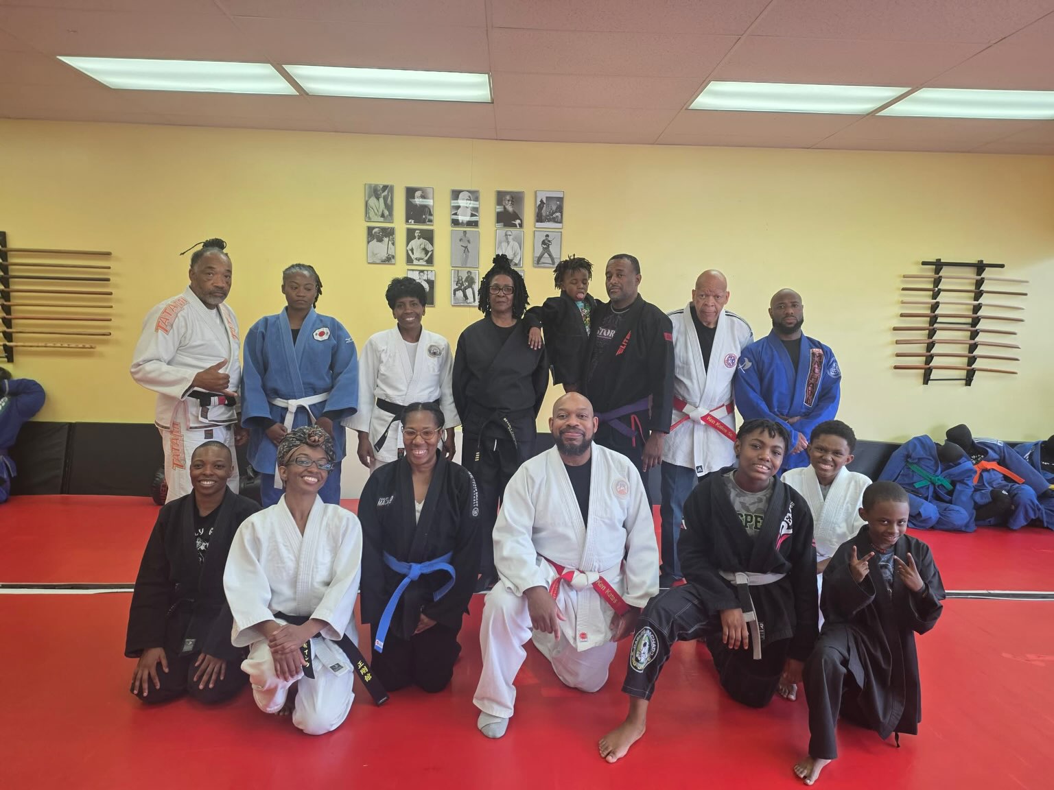 Shout out to the Ladies for a Great Women’s Self-defense seminar today. The Lady Blackbelts were Amazing -> Sensei Debra, Sensei Carmella, Sensei Dr. Kendra, Sensei Bri, Sensei Danielle, all awesome women. Beverly Pagoda & CombatZone Team.
#pagodaryu #pagodaryukarate #aikidoyoshinkan #judo #cmjjassociation combatzonemma jiujitsu