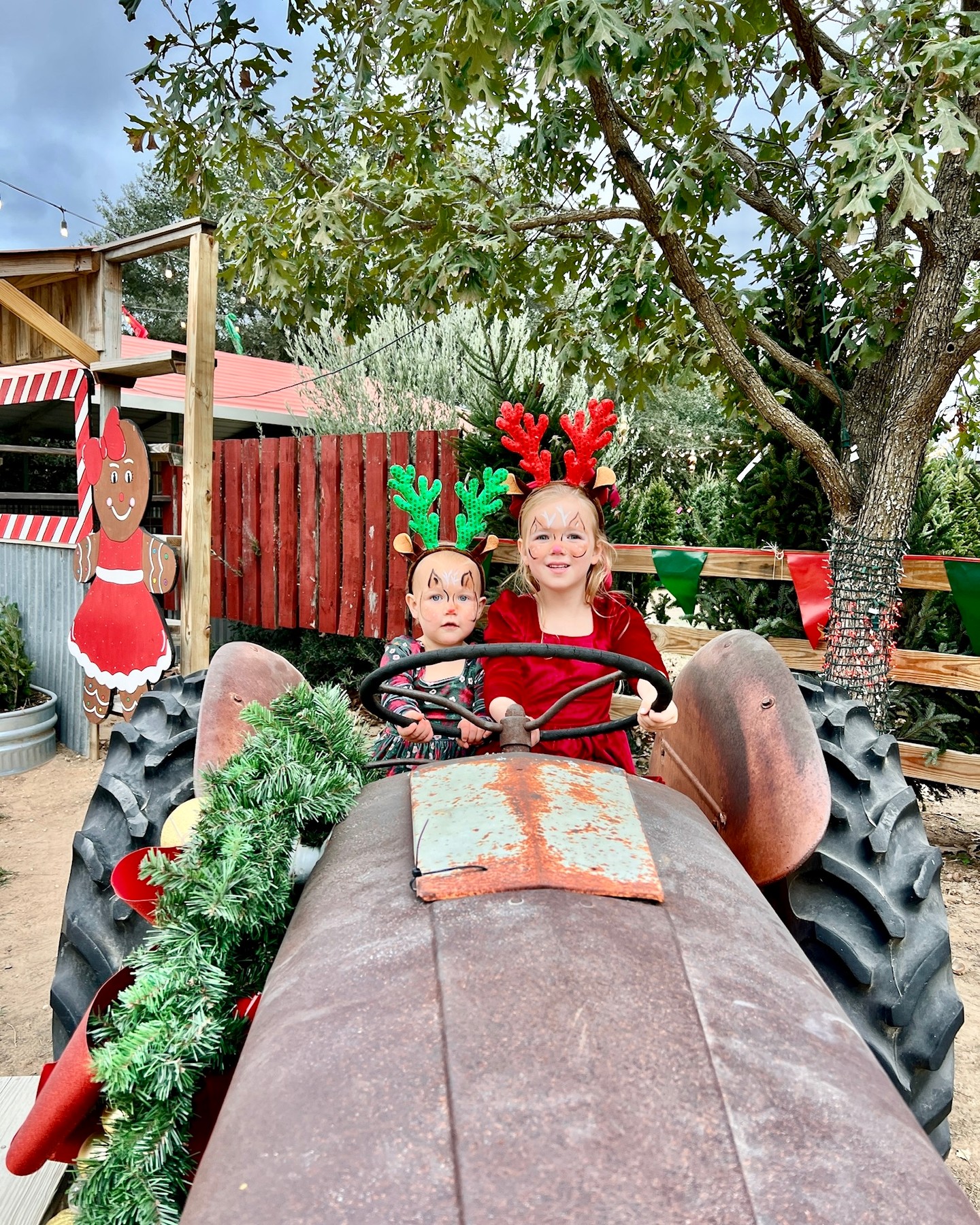 Psst.. did you know both Fall๐ & Christmas๐ tickets are on sale right now?
But only while they last! Grab yours today & save that extra money for all the yummy goodies around the farm! ๐ฆ๐
devineacresfarm.com for tickets!